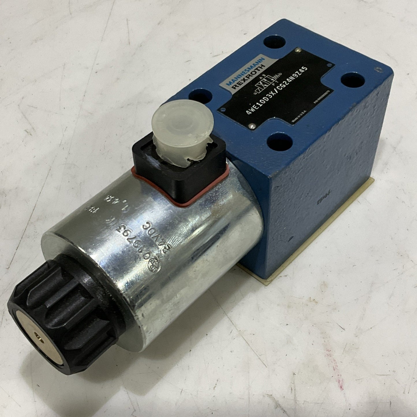 MANNESMANN REXROTH  4WE10D3X/CG24N9Z45 RR00009279  DIRECTIONAL SPOOL VALVE Z2M