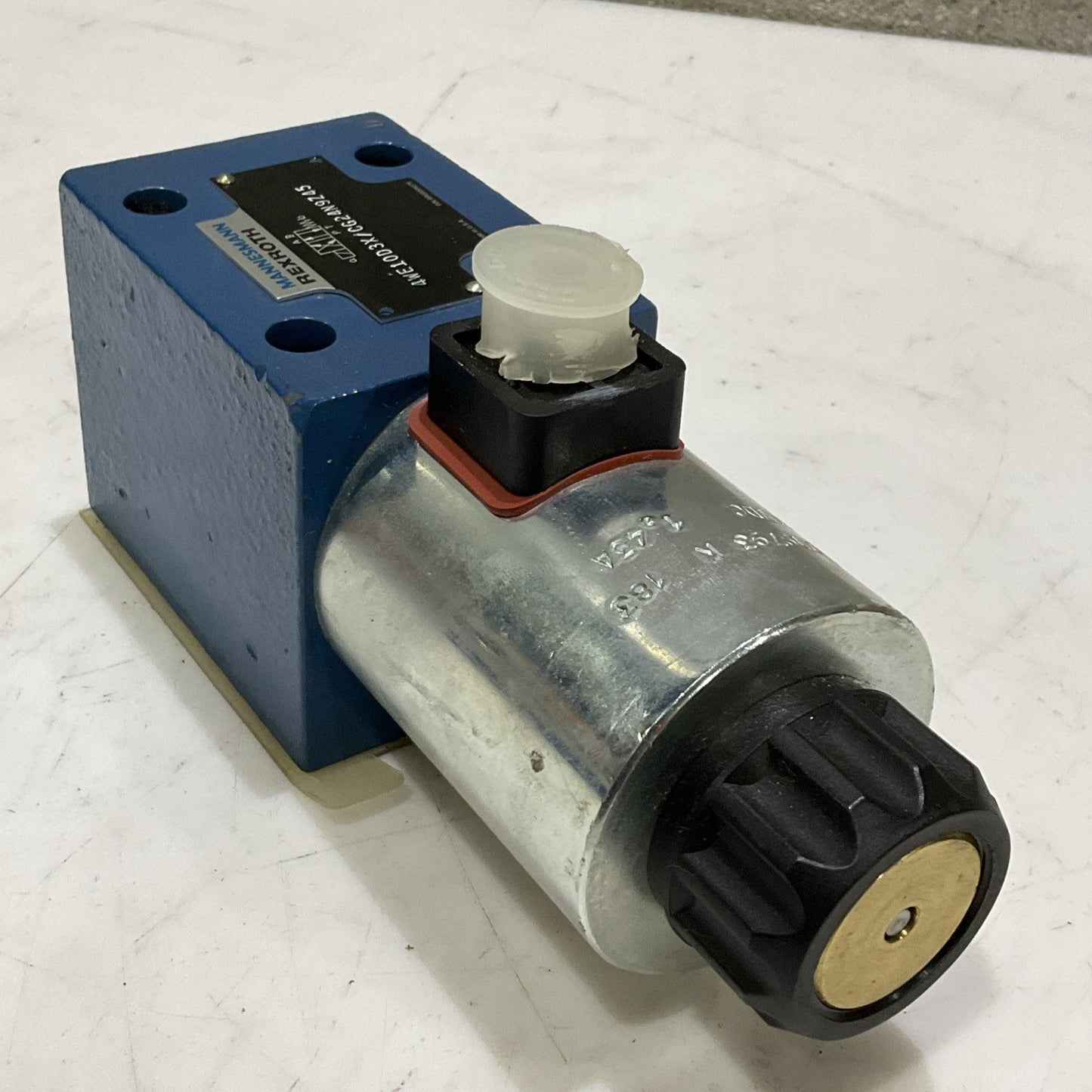 MANNESMANN REXROTH  4WE10D3X/CG24N9Z45 RR00009279  DIRECTIONAL SPOOL VALVE Z2M
