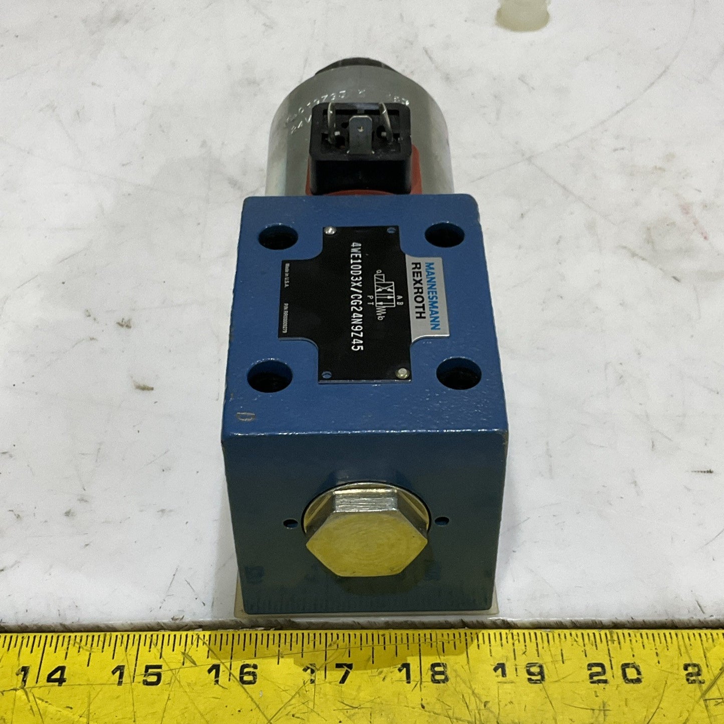 MANNESMANN REXROTH  4WE10D3X/CG24N9Z45 RR00009279  DIRECTIONAL SPOOL VALVE Z2M