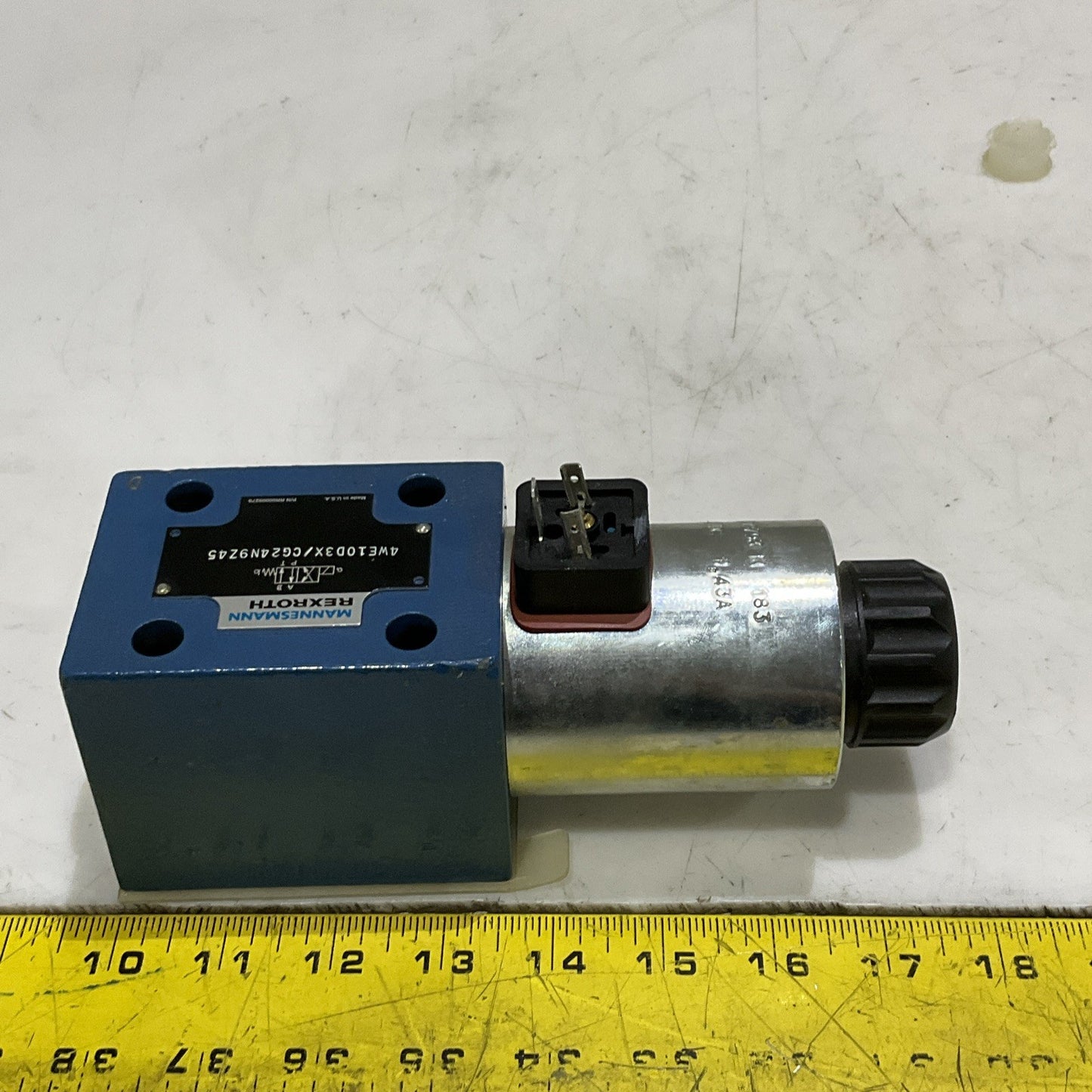 MANNESMANN REXROTH  4WE10D3X/CG24N9Z45 RR00009279  DIRECTIONAL SPOOL VALVE Z2M