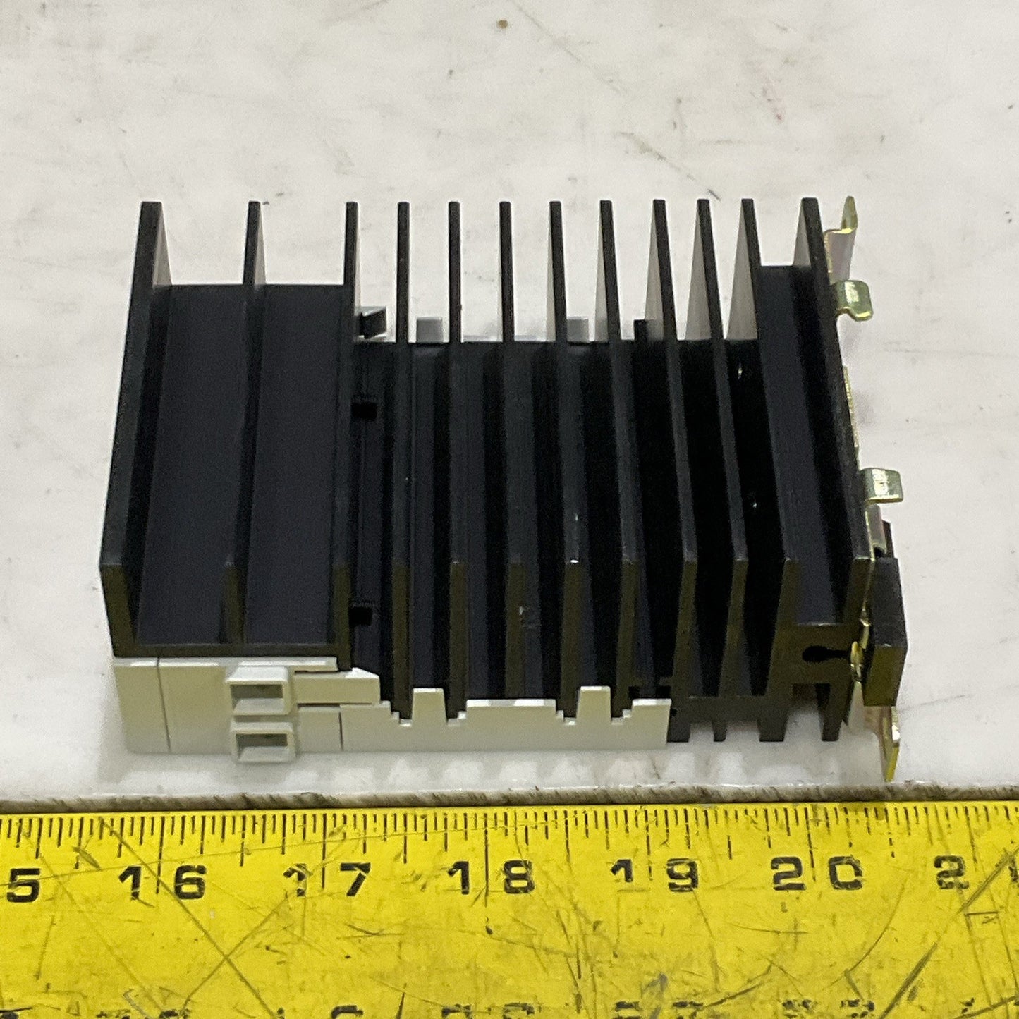 CROUZET CRYDOM GNR45DHZ SOLID STATE RELAY COOLTECH 46A 48-600 VAC 50/60HZ Z2M