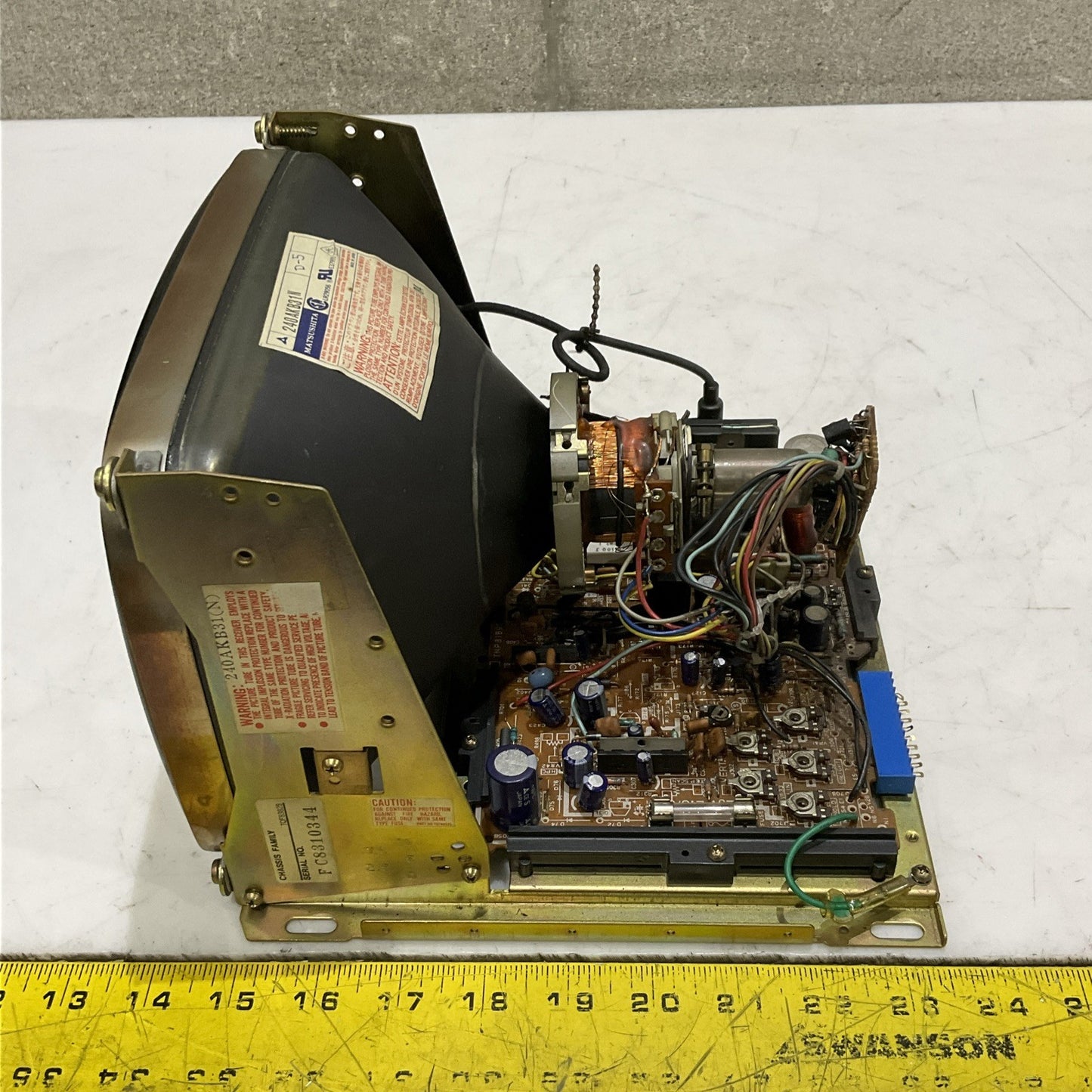 MATSUSHITA 240AKB31N M-C9001N TR-90A1 VINTAGE CRT DISPLAY 9 IN Z2M