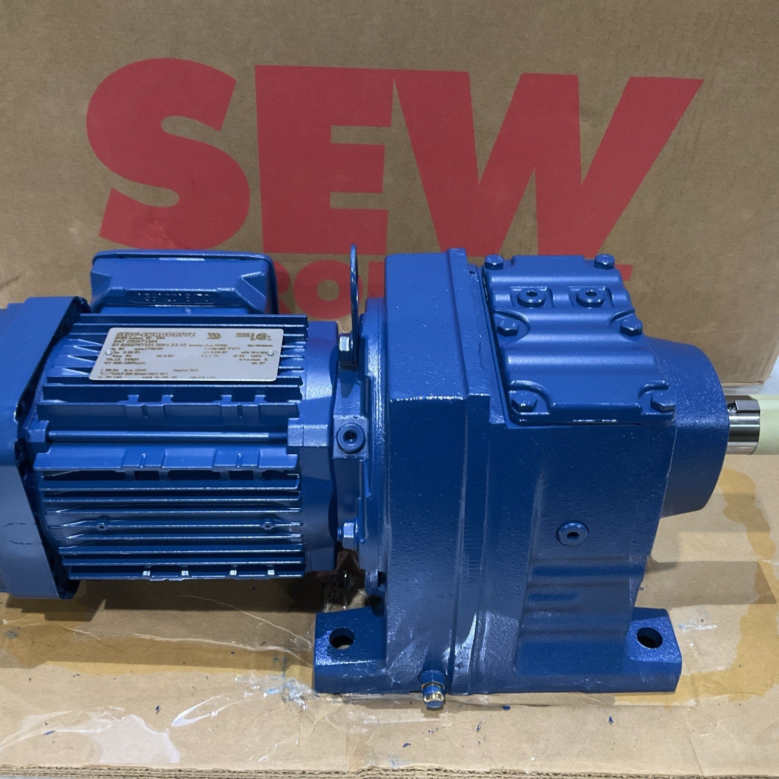 SEW-EURODRIVE R47 DRN71M4 GEAR MOTOR R47DRN71M4 460 V 60 HZ 1730 RPM Z ...