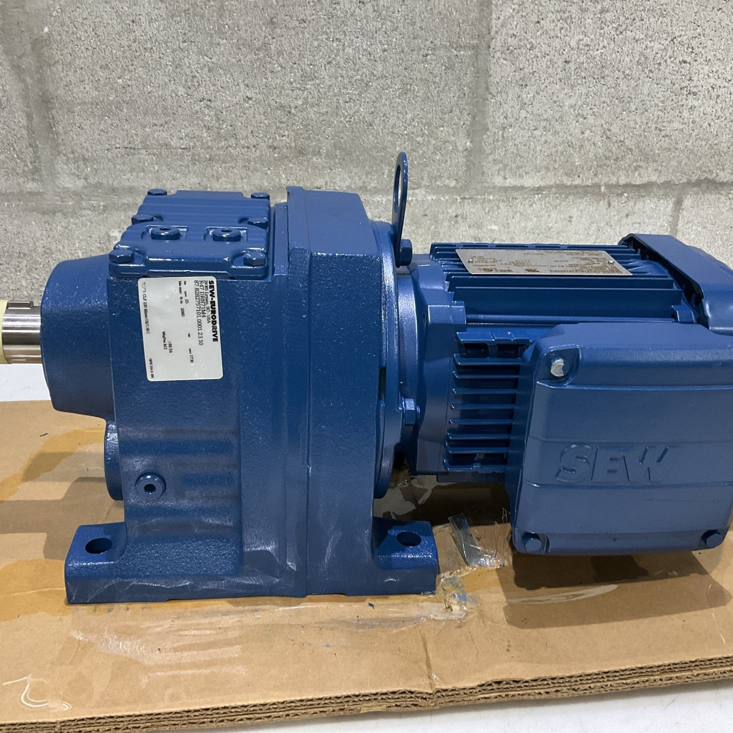 SEW-EURODRIVE R47 DRN71M4 GEAR MOTOR  R47DRN71M4 460 V 60 HZ 1730 RPM Z2M