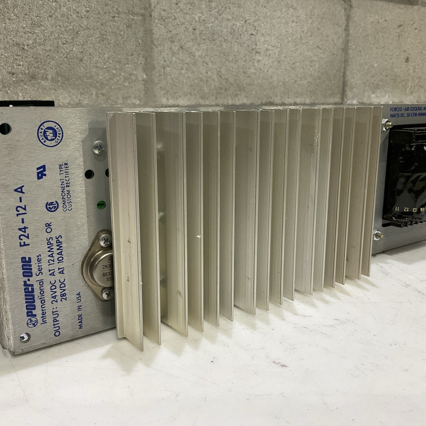 POWER-ONE F24-12-A F2412A POWER SUPPLY 24/28VDC 10/12A Z2M