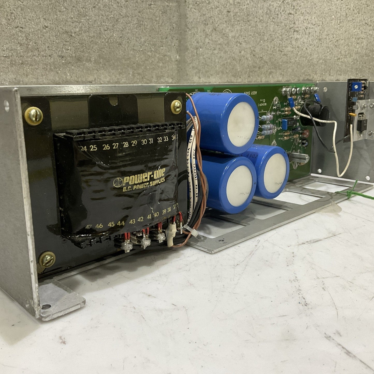 POWER-ONE F24-12-A F2412A POWER SUPPLY 24/28VDC 10/12A Z2M