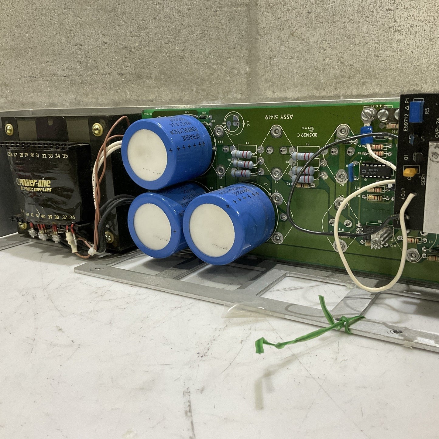 POWER-ONE F24-12-A F2412A POWER SUPPLY 24/28VDC 10/12A Z2M