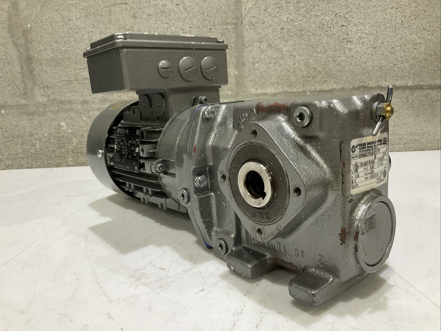 NORD SK71L/4 CUS TW 201546718-100 GEAR MOTOR SK02040AZ-71L/4 CUS TW Z2M