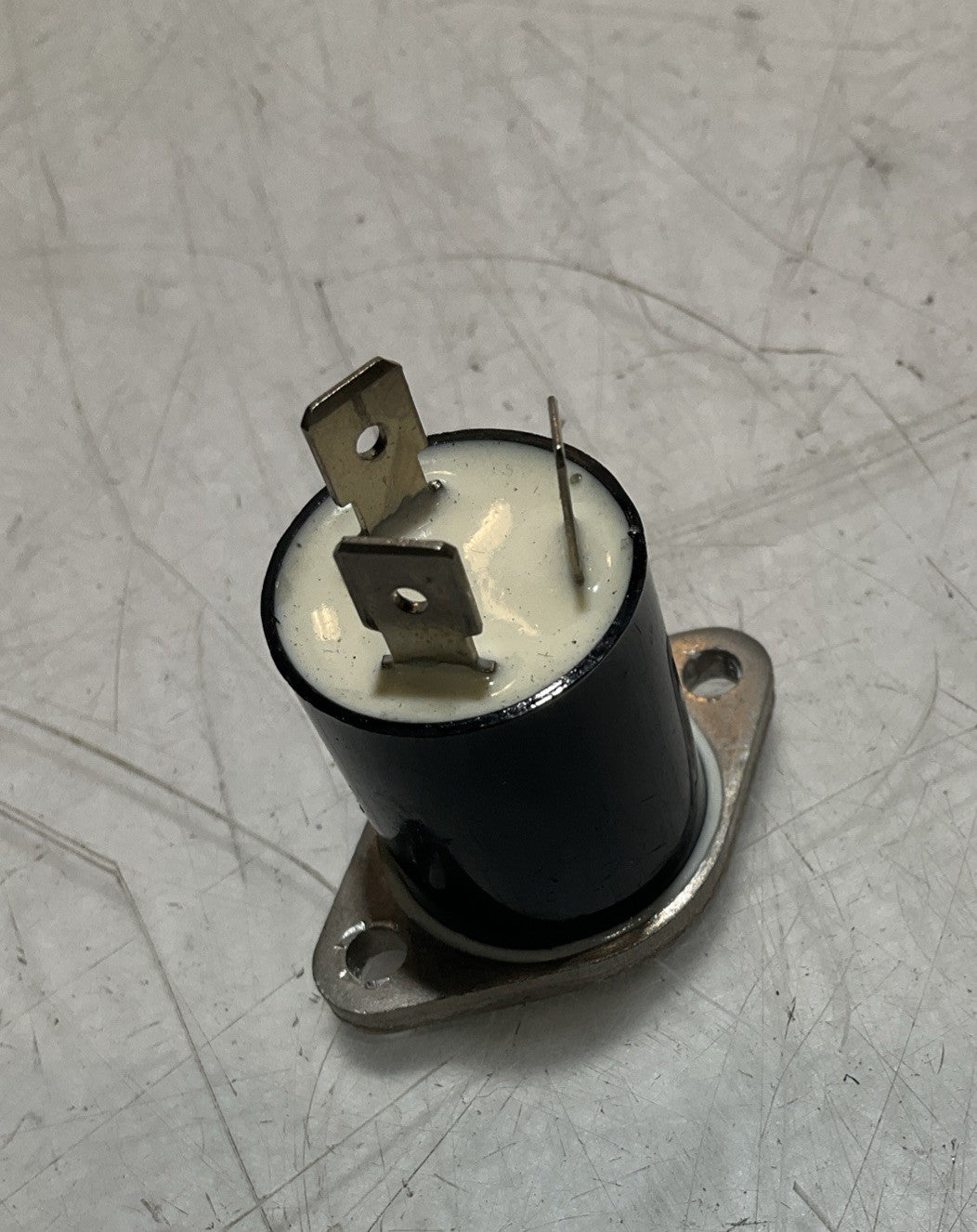 MOTOROLA  MAC50–8 8625 SILICON BIDIRECTIONAL TRIODE  THYRISTOR  LAMINATOR U3S