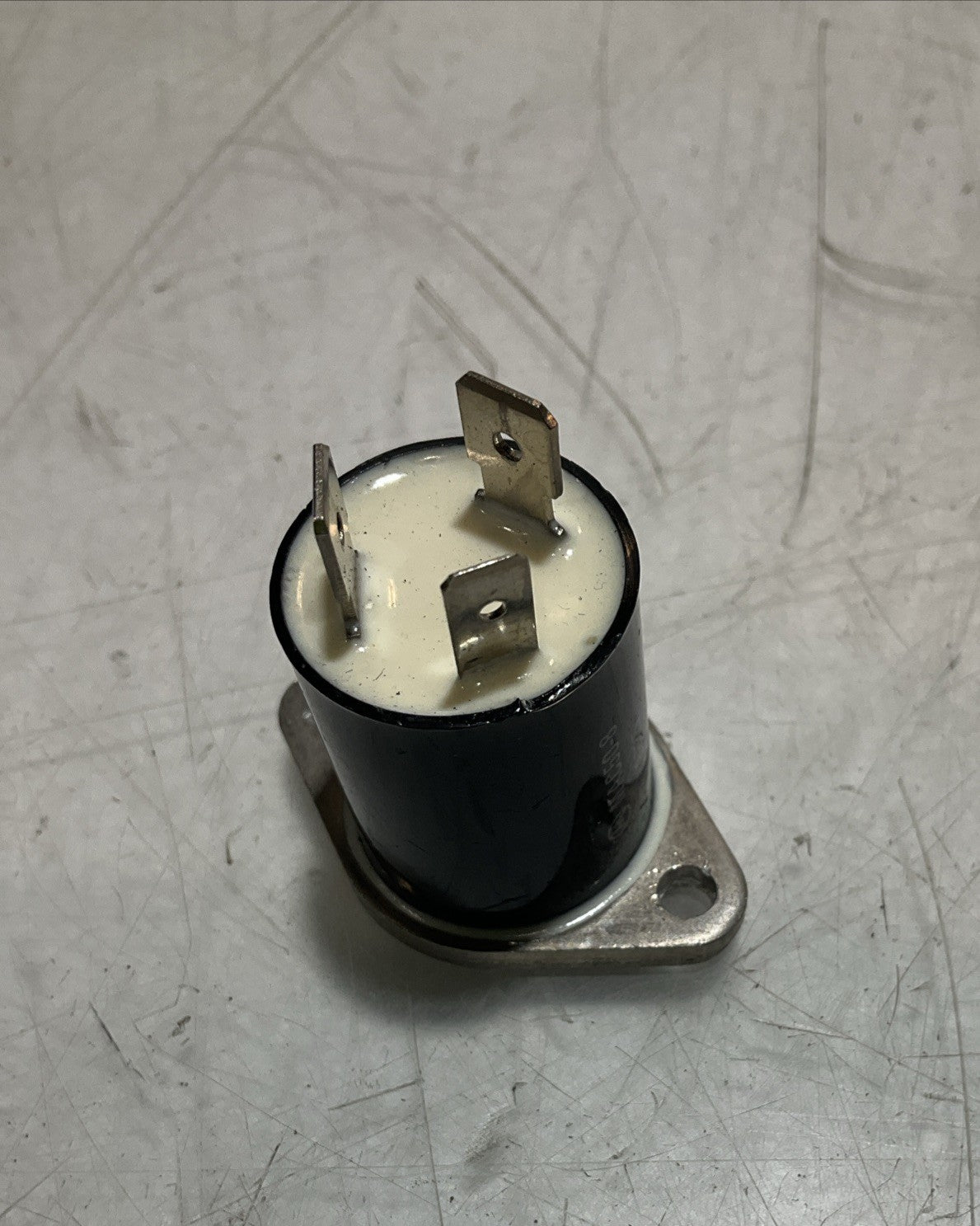 MOTOROLA  MAC50–8 8625 SILICON BIDIRECTIONAL TRIODE  THYRISTOR  LAMINATOR U3S