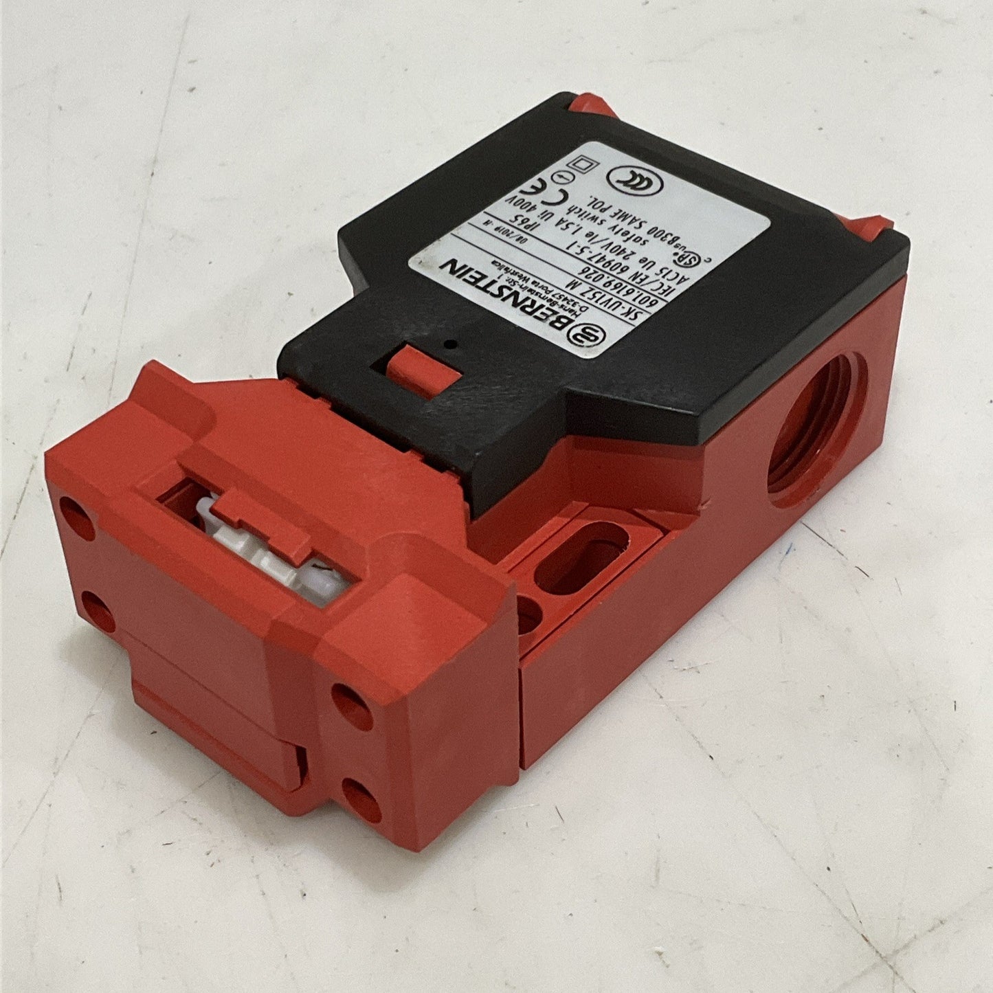 BERNSTEIN SK-UV15Z M SAFETY INTERLOCK SYSTEM SWITCH 601.6169.026 1.5 A 400V Z2M