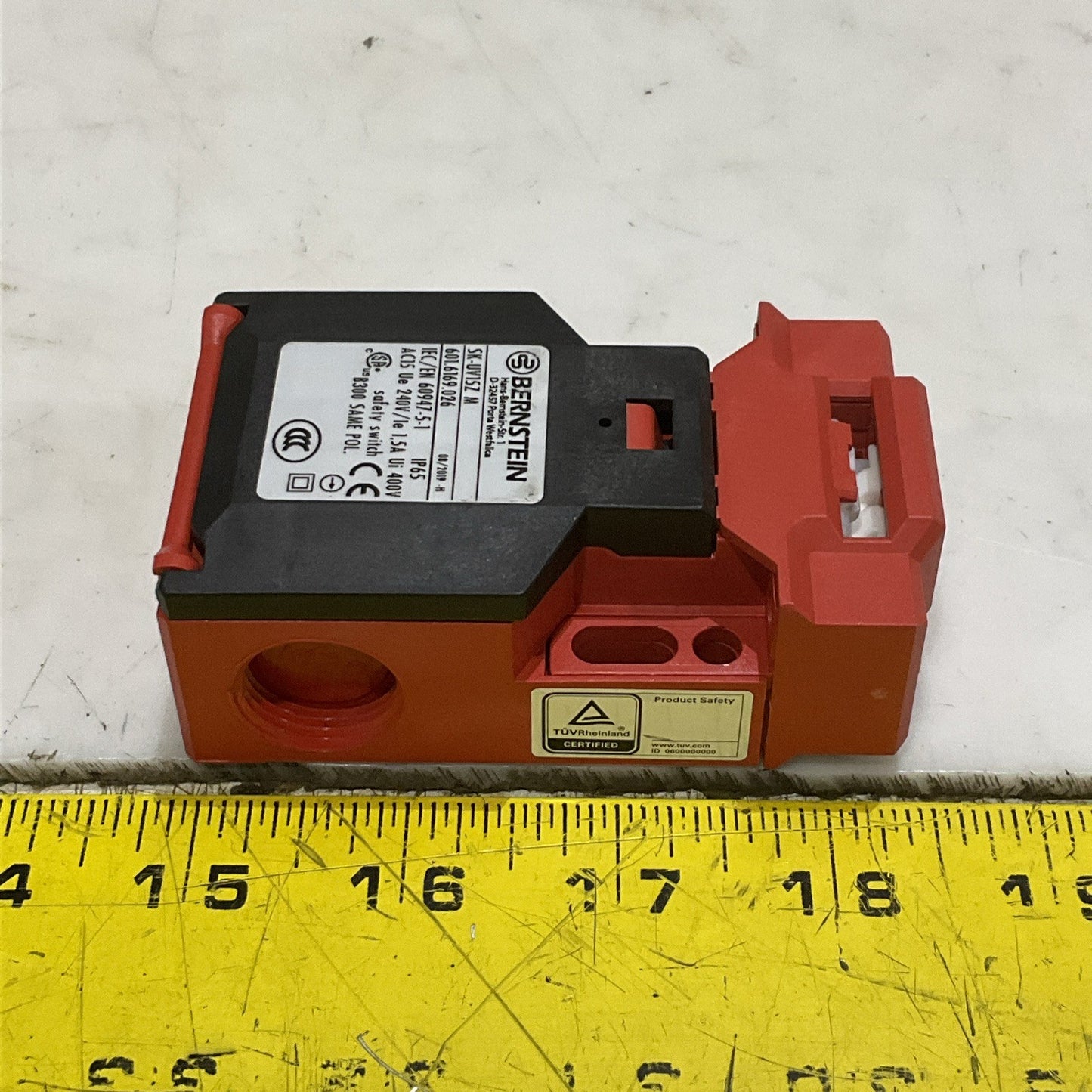 BERNSTEIN SK-UV15Z M SAFETY INTERLOCK SYSTEM SWITCH 601.6169.026 1.5 A 400V Z2M