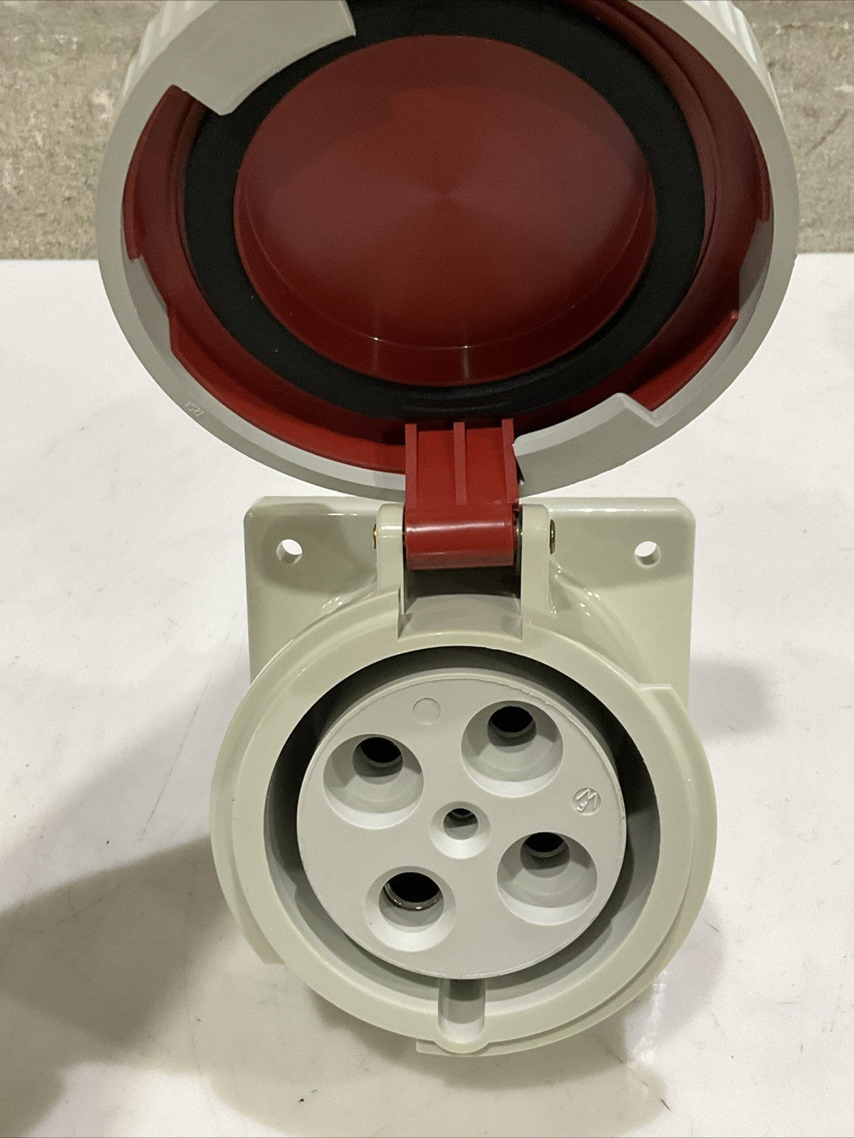 WOODHEAD MOLEX 4100R7W WATERTITE PIN AND SLEEVE RECEPTACLE 100A 3E 480 VAC Z2M