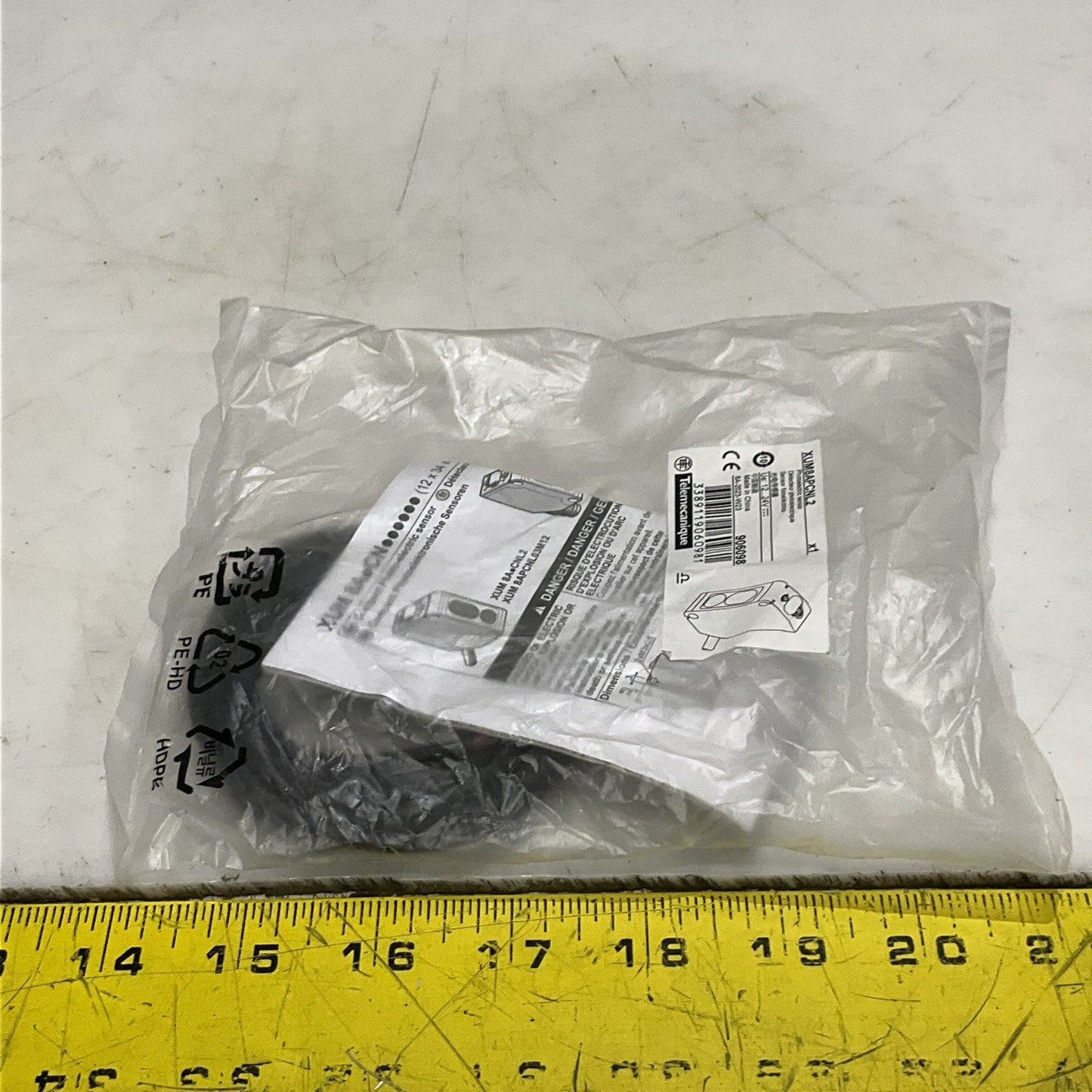 TELEMECANIQUE XUM8APCNL2 PHOTOELECTRIC SWITCH SENSOR 12-24V Z2M