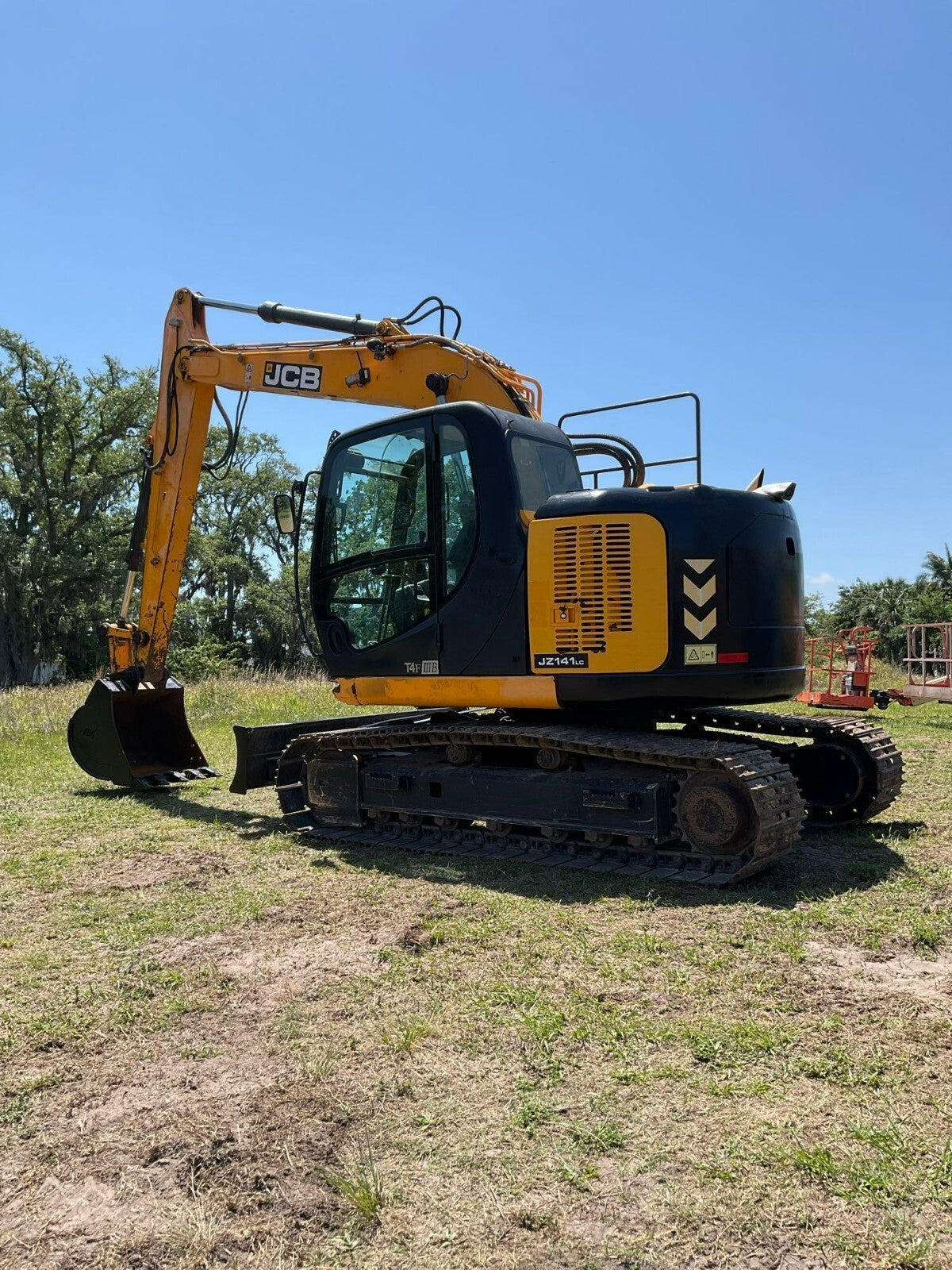 2018 JCB EXCAVATOR MODEL JZ141, DIESEL, ENCLOSED CAB, PUSH BLADE, METAL TRACKS