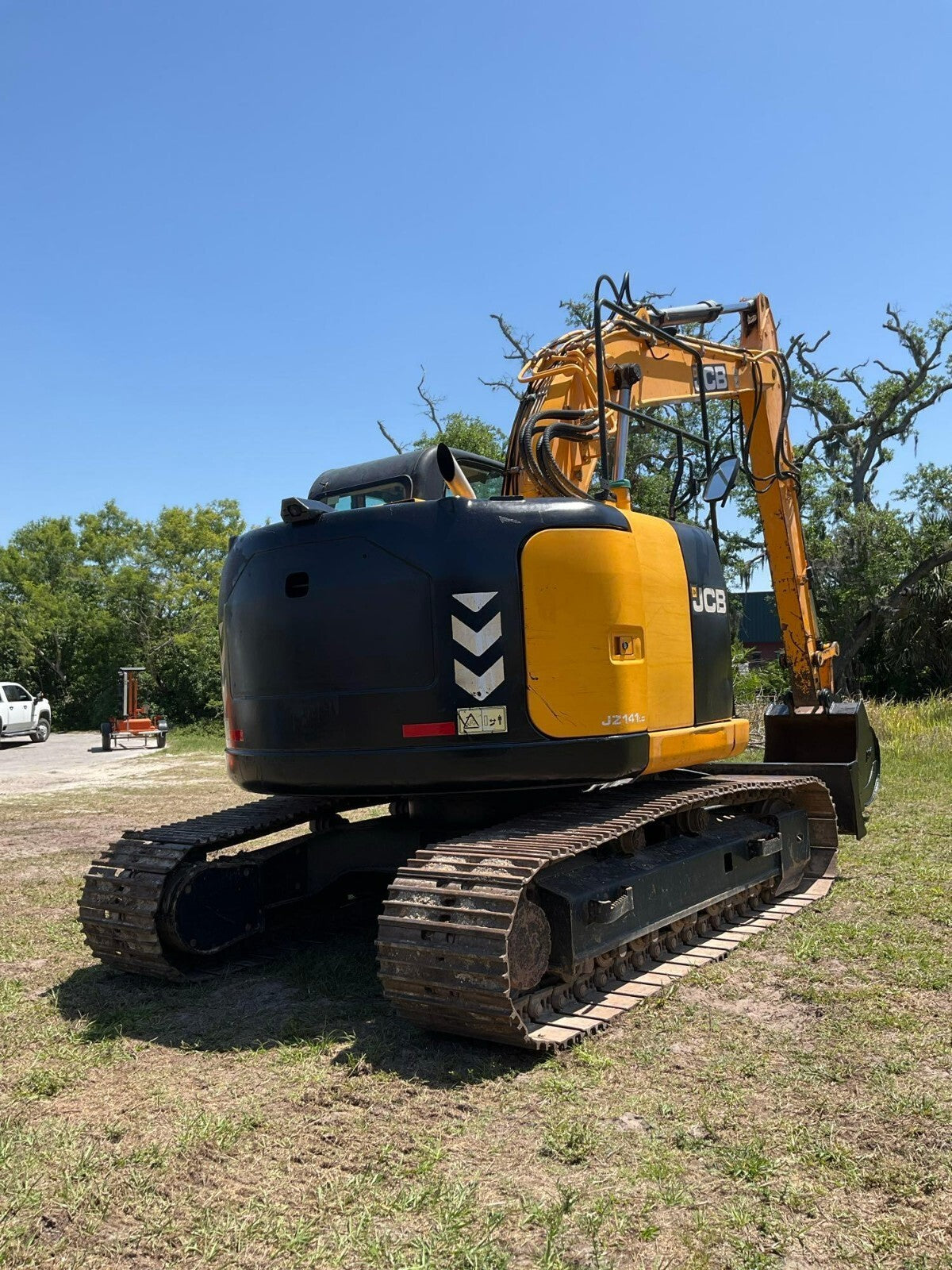 2018 JCB EXCAVATOR MODEL JZ141, DIESEL, ENCLOSED CAB, PUSH BLADE, METAL TRACKS