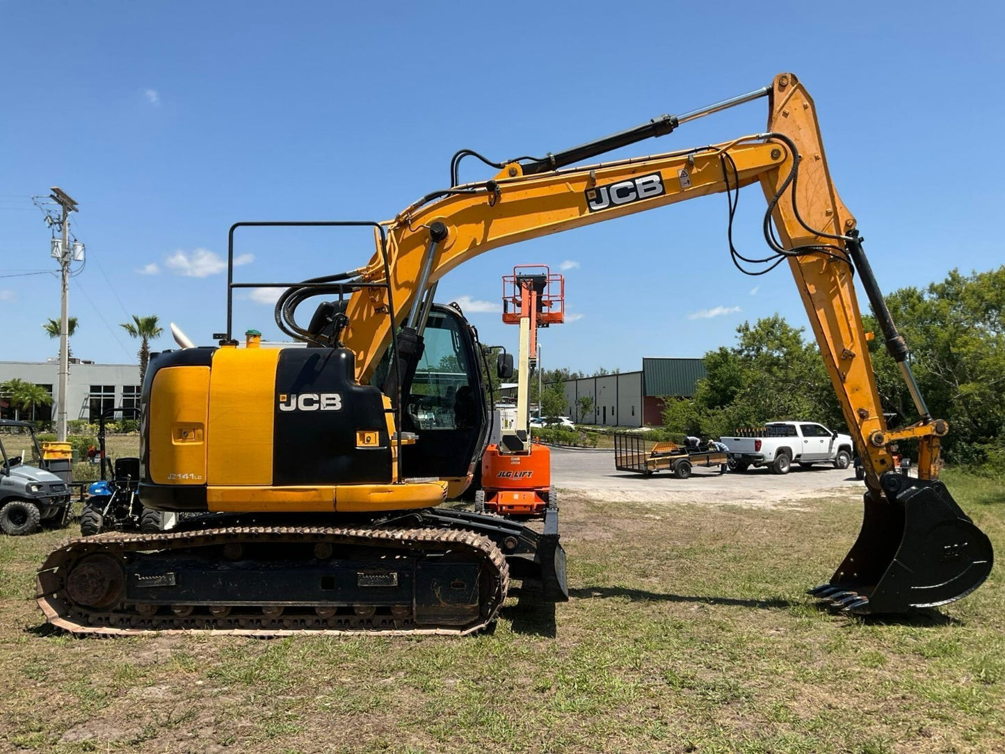 2018 JCB EXCAVATOR MODEL JZ141, DIESEL, ENCLOSED CAB, PUSH BLADE, METAL TRACKS