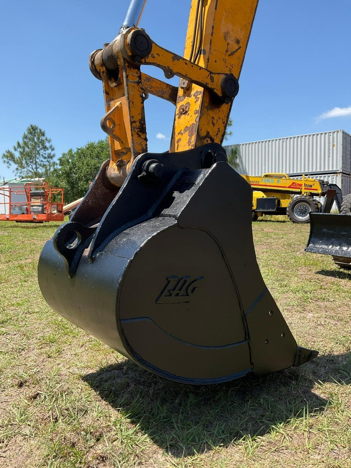 2018 JCB EXCAVATOR MODEL JZ141, DIESEL, ENCLOSED CAB, PUSH BLADE, METAL TRACKS