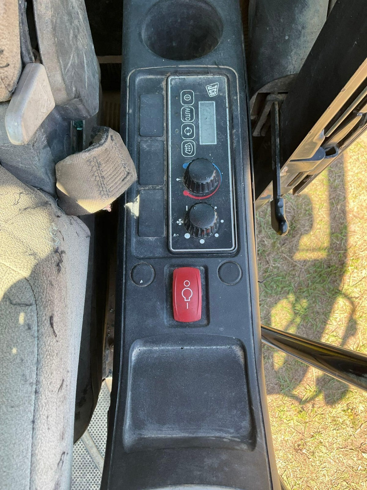 2018 JCB EXCAVATOR MODEL JZ141, DIESEL, ENCLOSED CAB, PUSH BLADE, METAL TRACKS