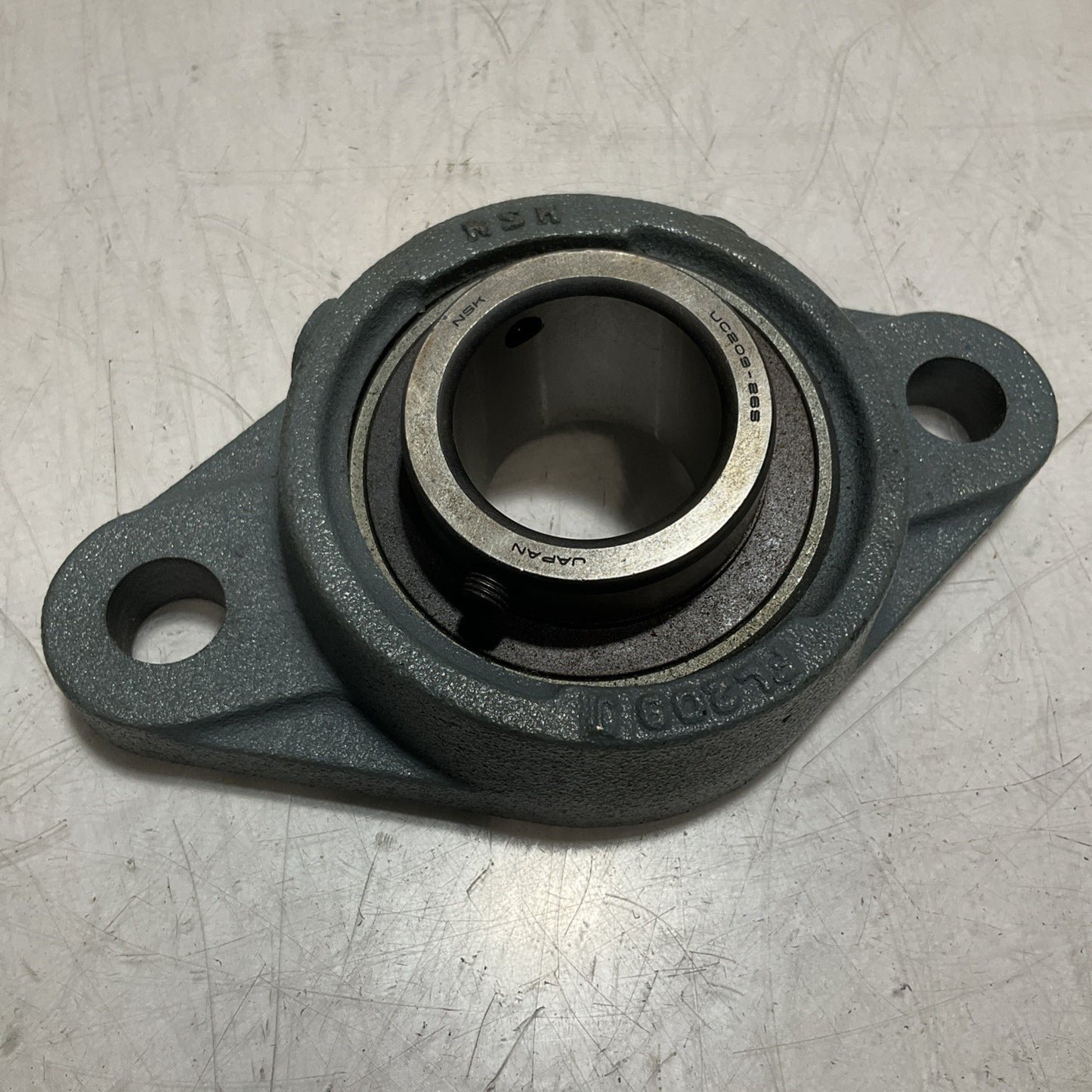 NSK JAPAN  UC209-26S TWO MOUNTAIN BOLT FLANGE HOUSING BALL BEARING  Z2M