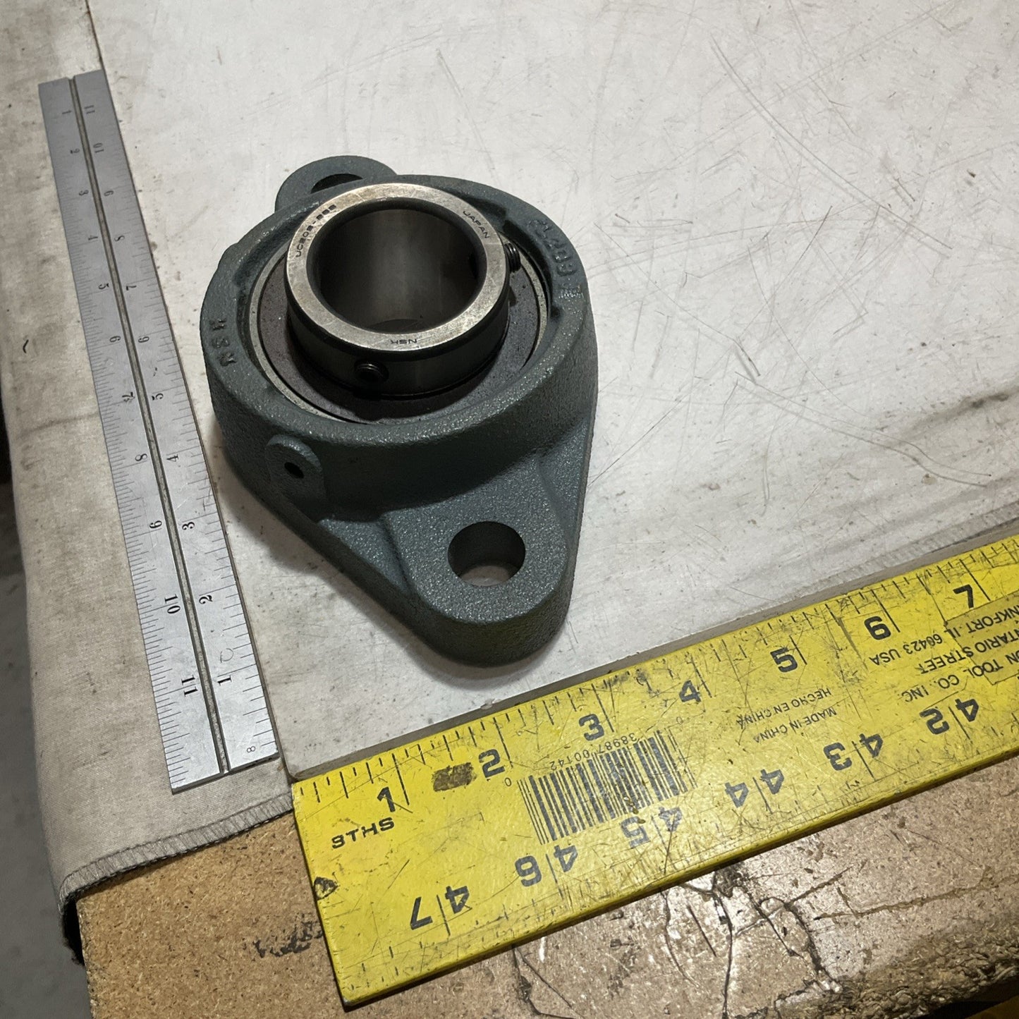 NSK JAPAN  UC209-26S TWO MOUNTAIN BOLT FLANGE HOUSING BALL BEARING  Z2M