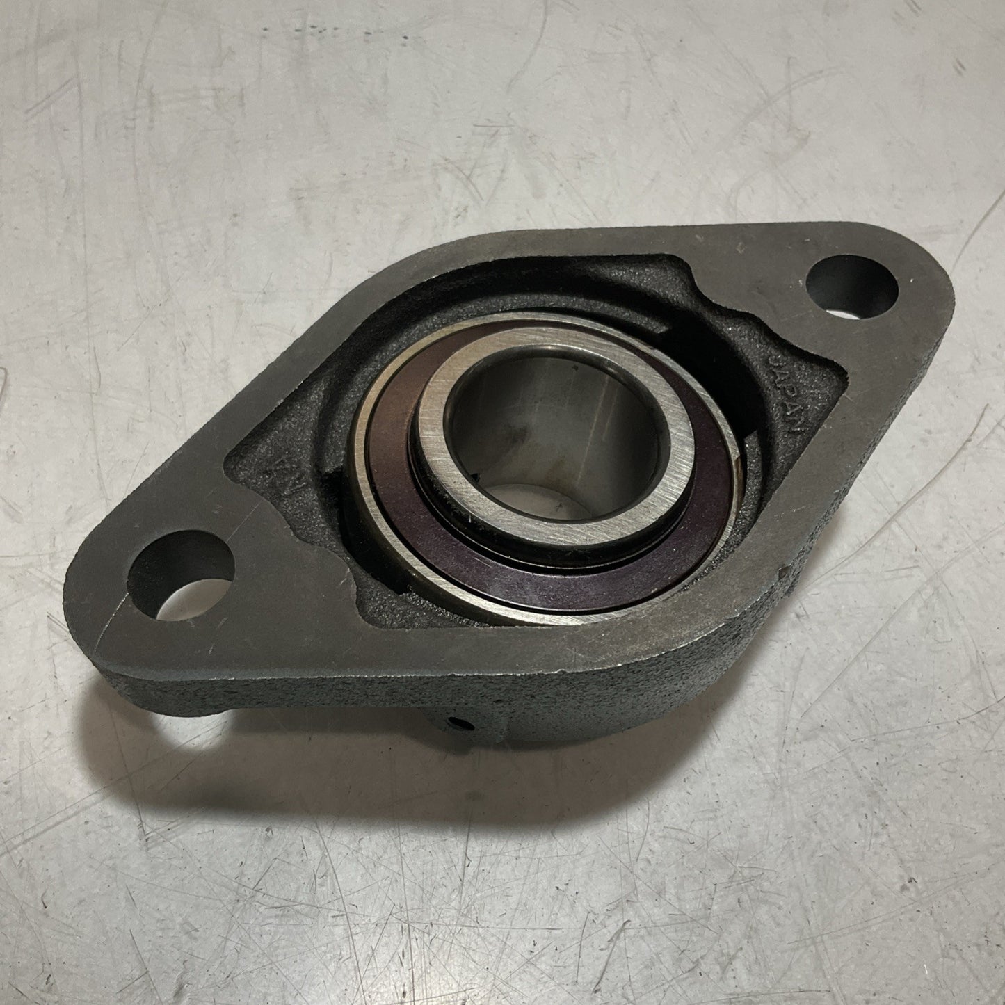 NSK JAPAN  UC209-26S TWO MOUNTAIN BOLT FLANGE HOUSING BALL BEARING  Z2M