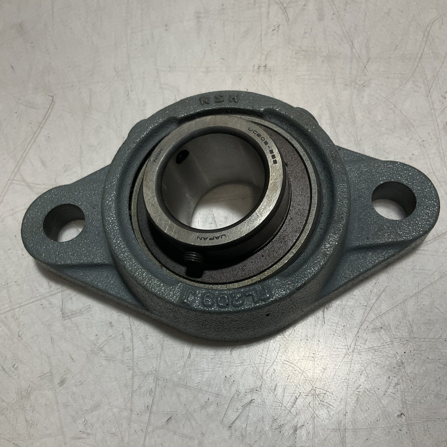 NSK JAPAN  UC209-26S TWO MOUNTAIN BOLT FLANGE HOUSING BALL BEARING  Z2M