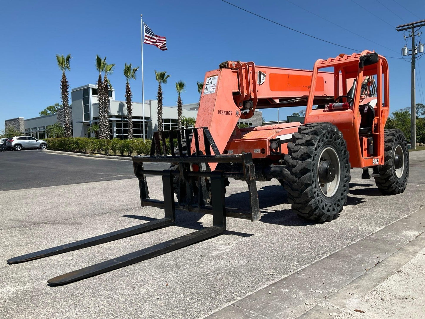 2014 JLG SKYTRAK TELEHANDLER MODEL 8042, CUMMINS DIESEL, APPROX MAX CAP  8,000