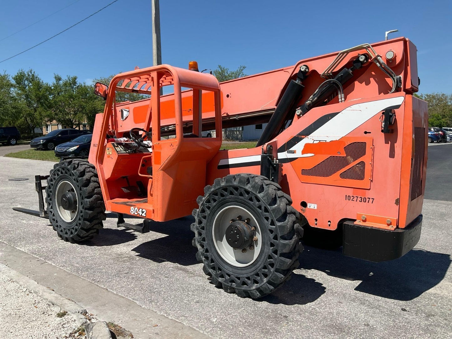 2014 JLG SKYTRAK TELEHANDLER MODEL 8042, CUMMINS DIESEL, APPROX MAX CAP  8,000
