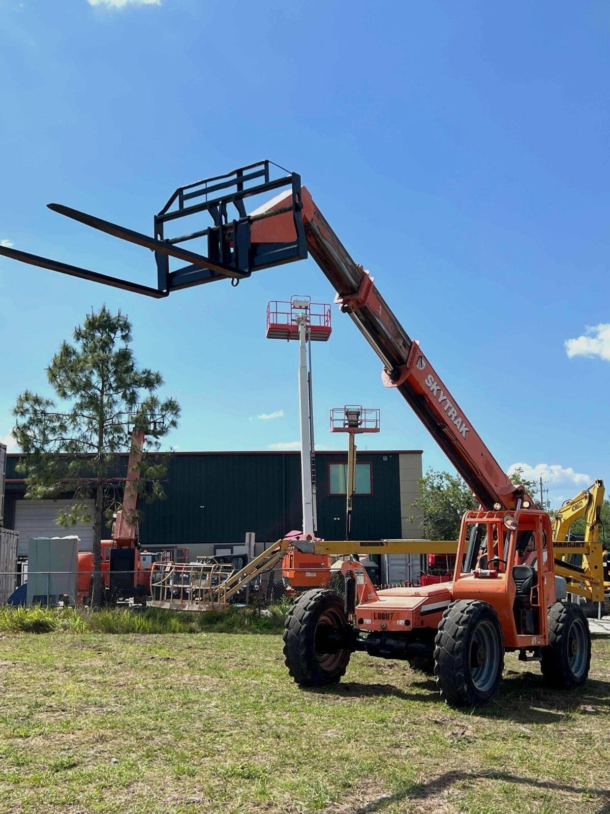 2014 JLG SKYTRAK TELEHANDLER MODEL 8042, CUMMINS DIESEL, 8000LB CAPACITY, 42FT