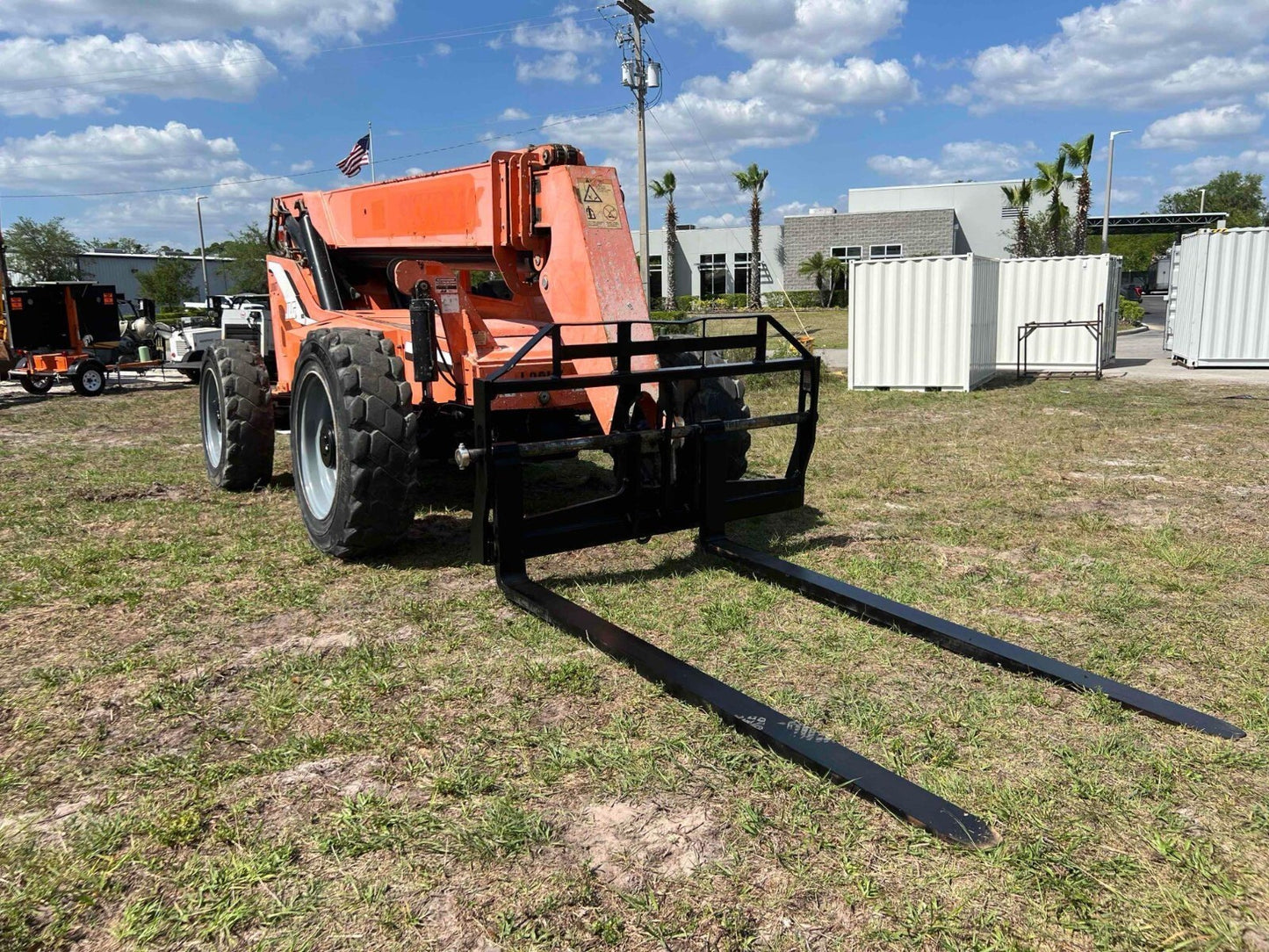 2014 JLG SKYTRAK TELEHANDLER MODEL 8042, CUMMINS DIESEL, 8000LB CAPACITY, 42FT