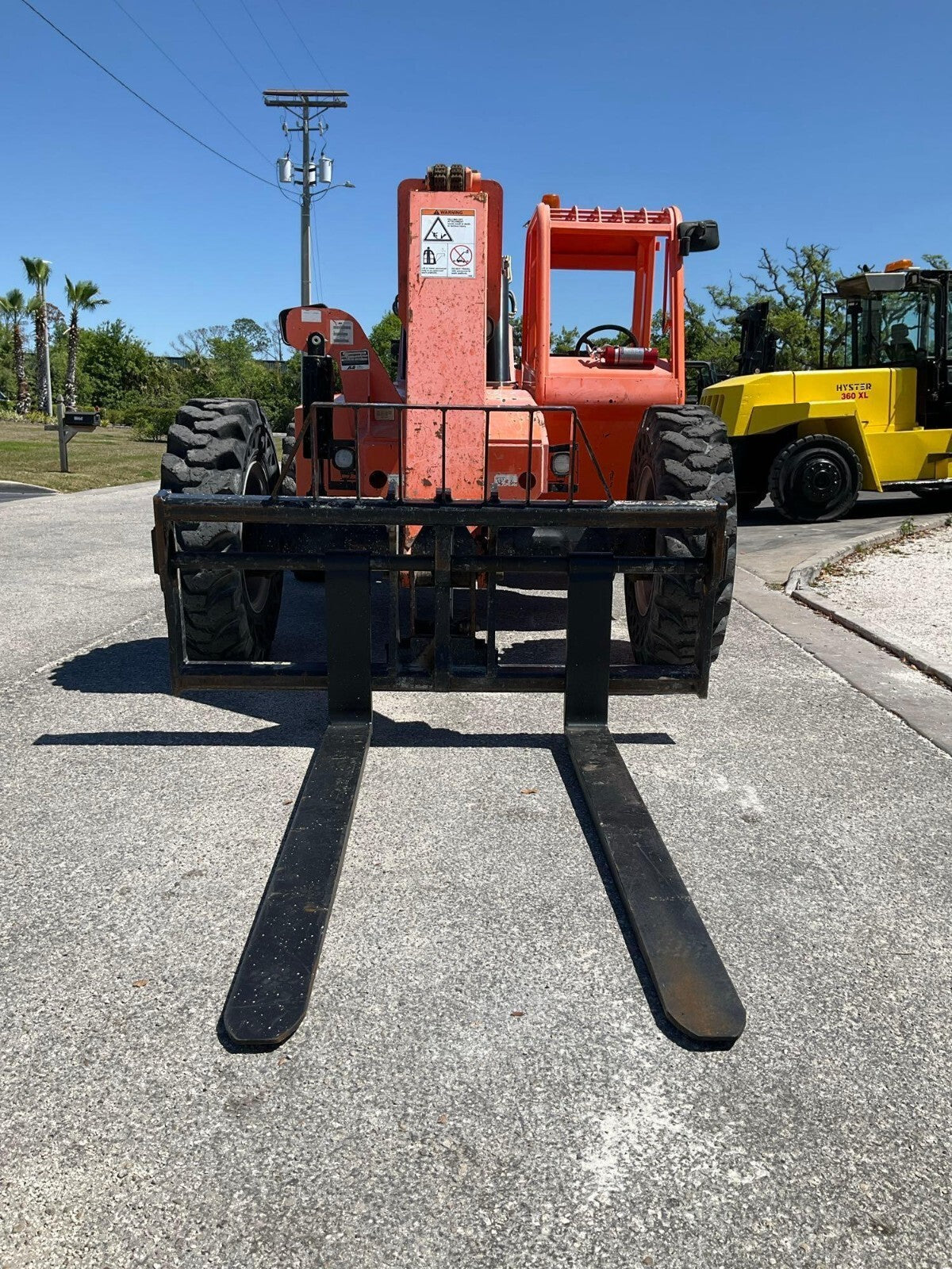 2014 JLG SKYTRAK TELEHANDLER MODEL 8042, CUMMINS DIESEL, APPROX MAX CAP  8,000
