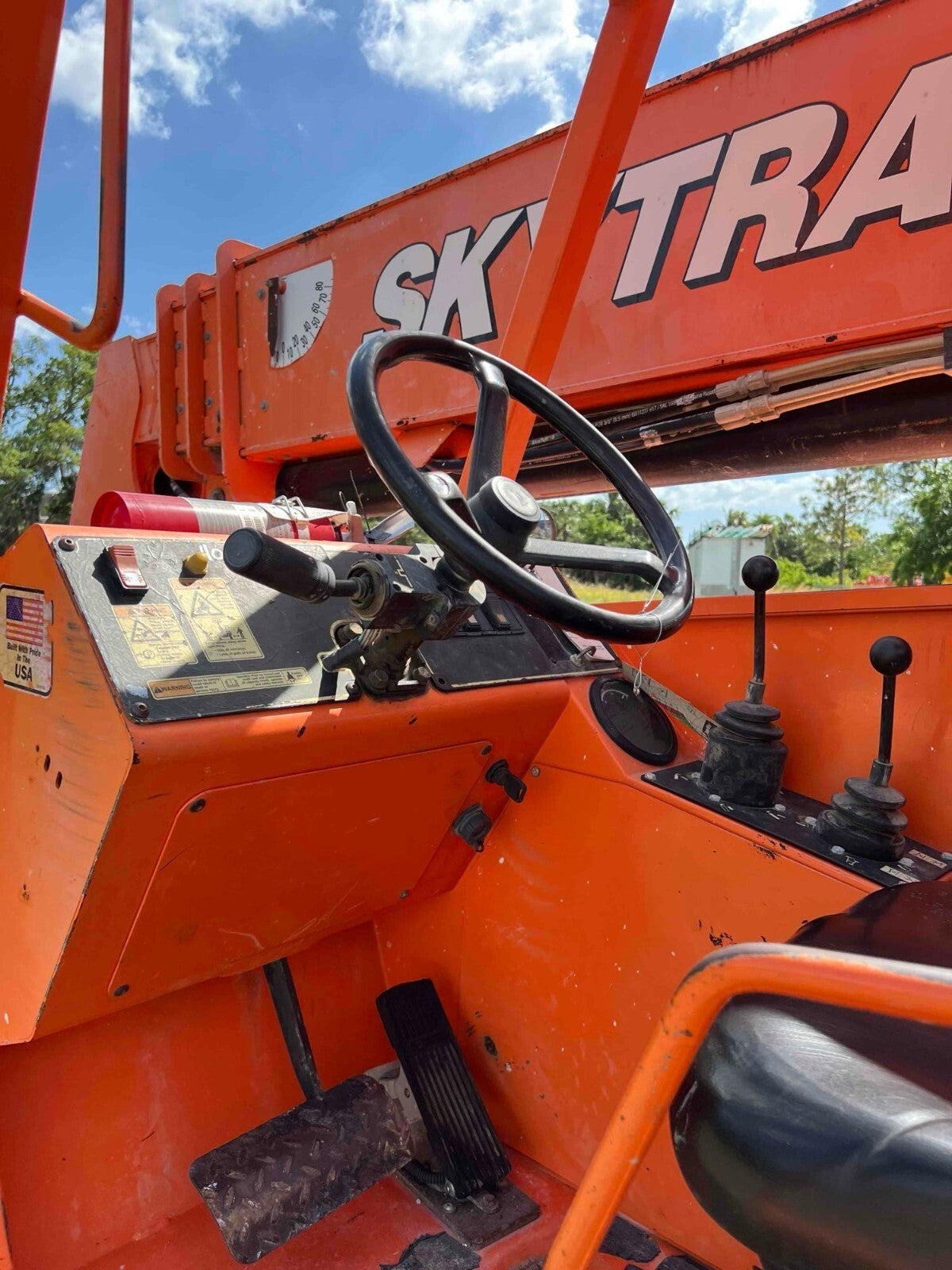 2014 JLG SKYTRAK TELEHANDLER MODEL 8042, CUMMINS DIESEL, 8000LB CAPACITY, 42FT