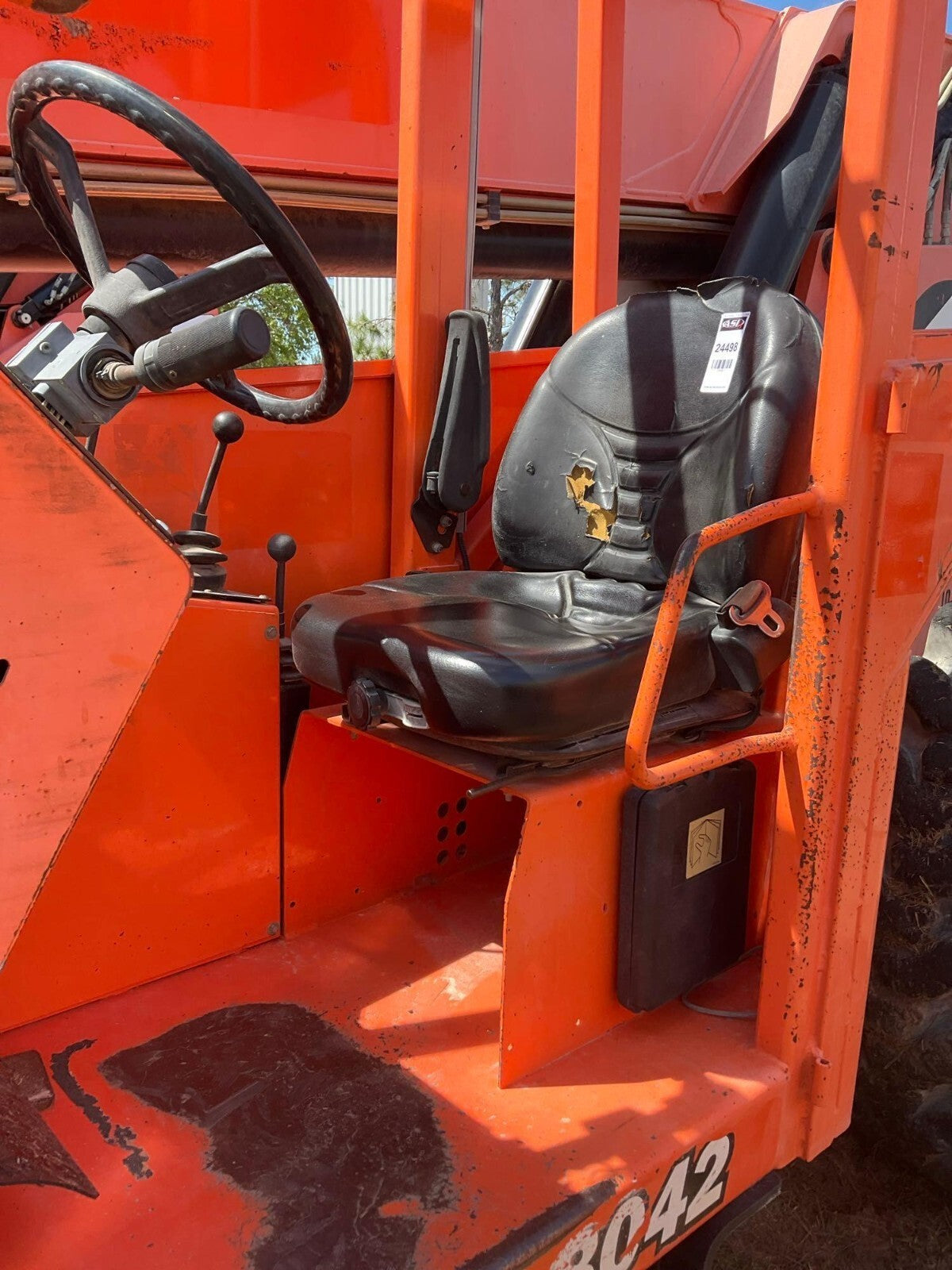 2014 JLG SKYTRAK TELEHANDLER MODEL 8042, CUMMINS DIESEL, APPROX MAX CAP  8,000