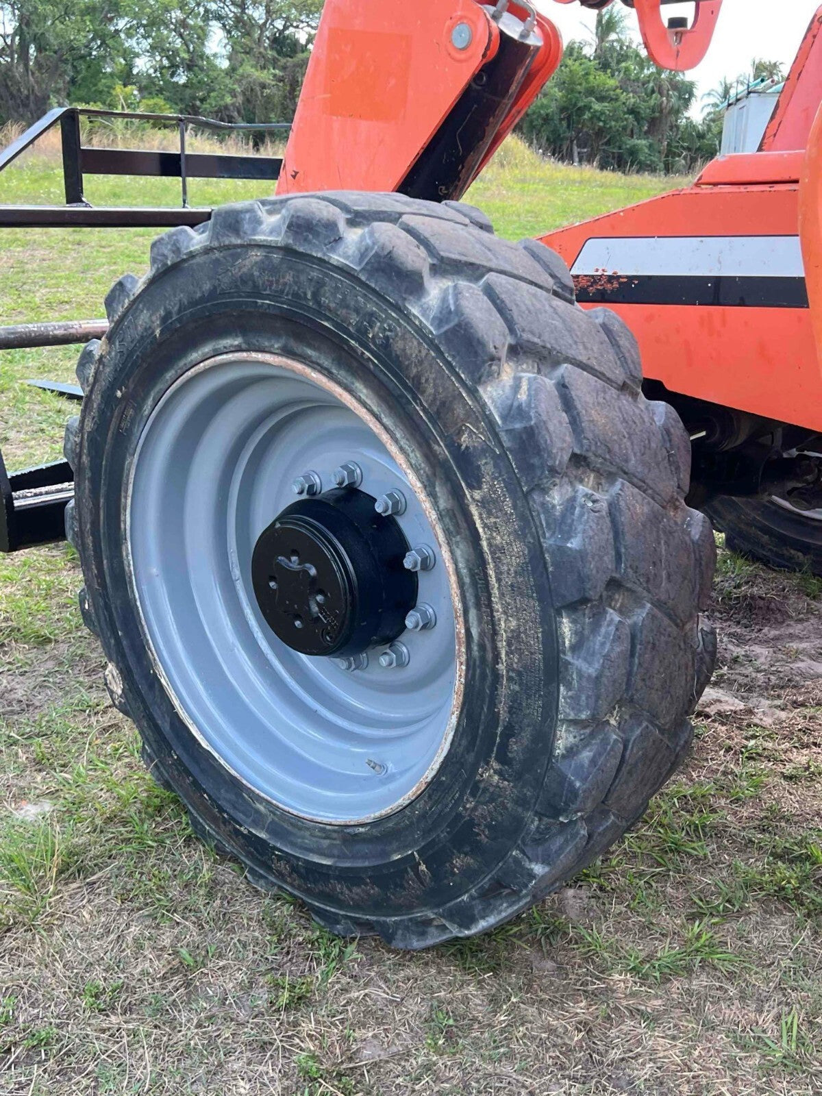 2014 JLG SKYTRAK TELEHANDLER MODEL 8042, CUMMINS DIESEL, 8000LB CAPACITY, 42FT