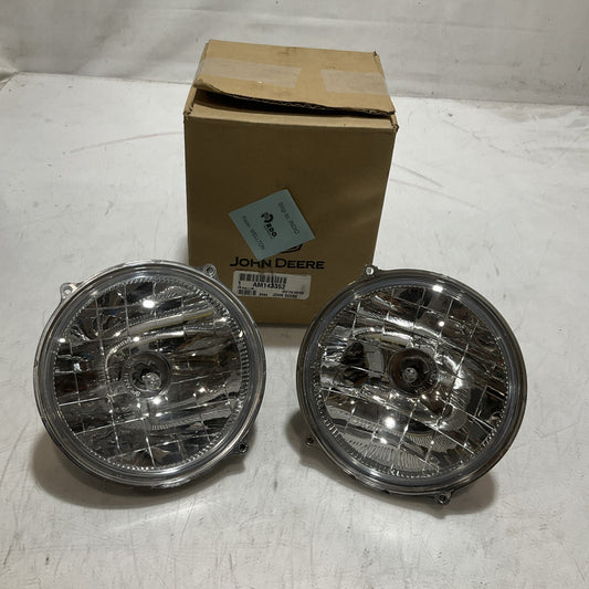 JOHN DEERE  AM143352 ROUND HEADLIGHTS LAMP 12VOLT 37.5W  LOT OF 2 Y2M