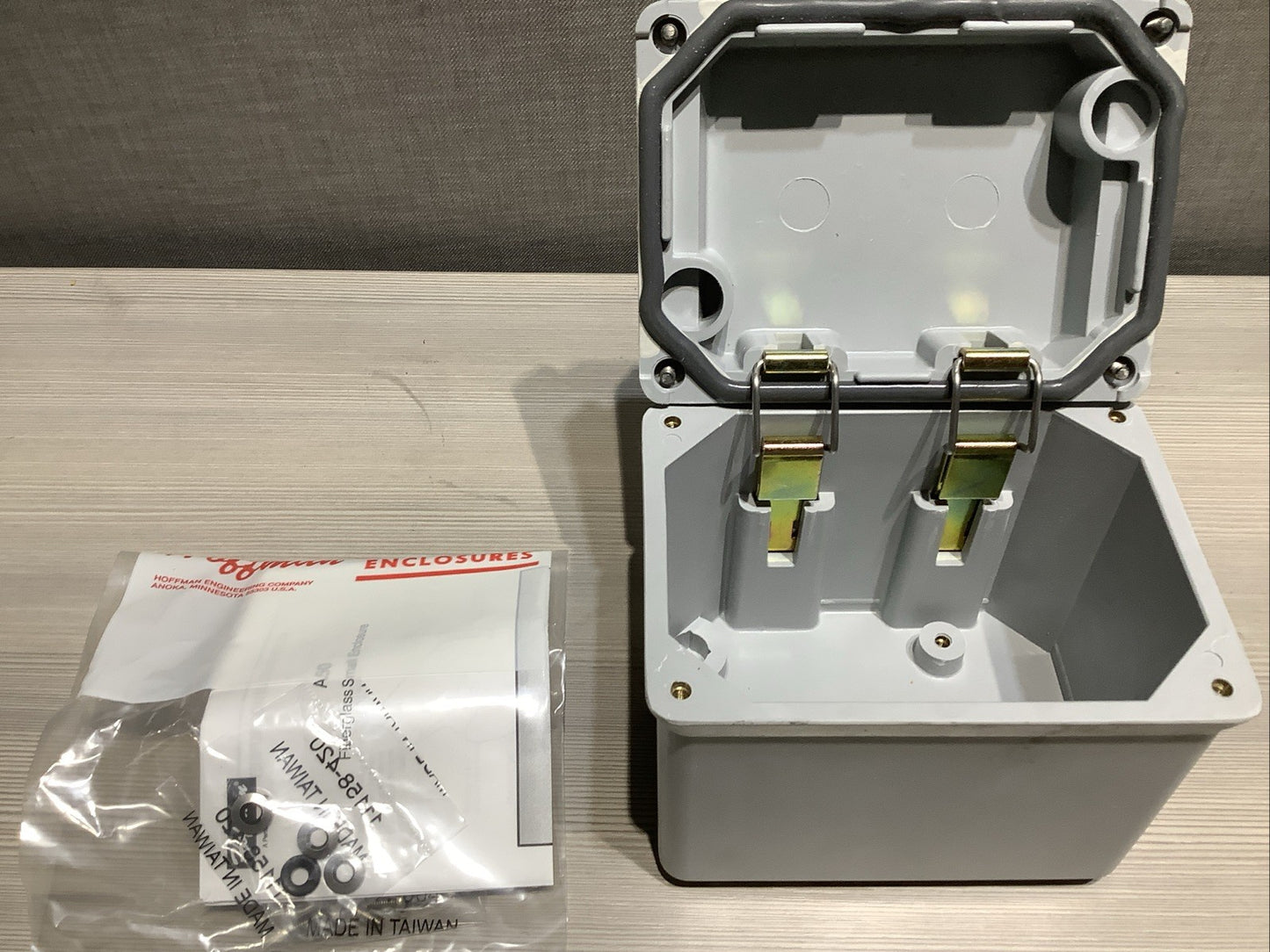 HOFFMAN CATALOG NUMBER A-645JFGR DESCRIPTION SCREW COVER ENCLOSURE 41130 Z2M