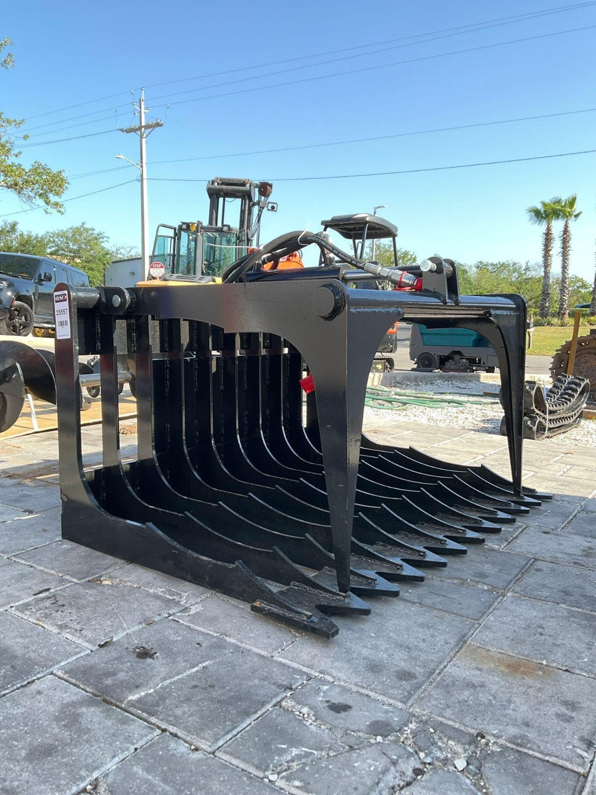 UNUSED GIYI GY-X PG44C 44IN. GRAPPLE ATTACHMENT FOR MINI SKID STEER HOLLOW WOOD