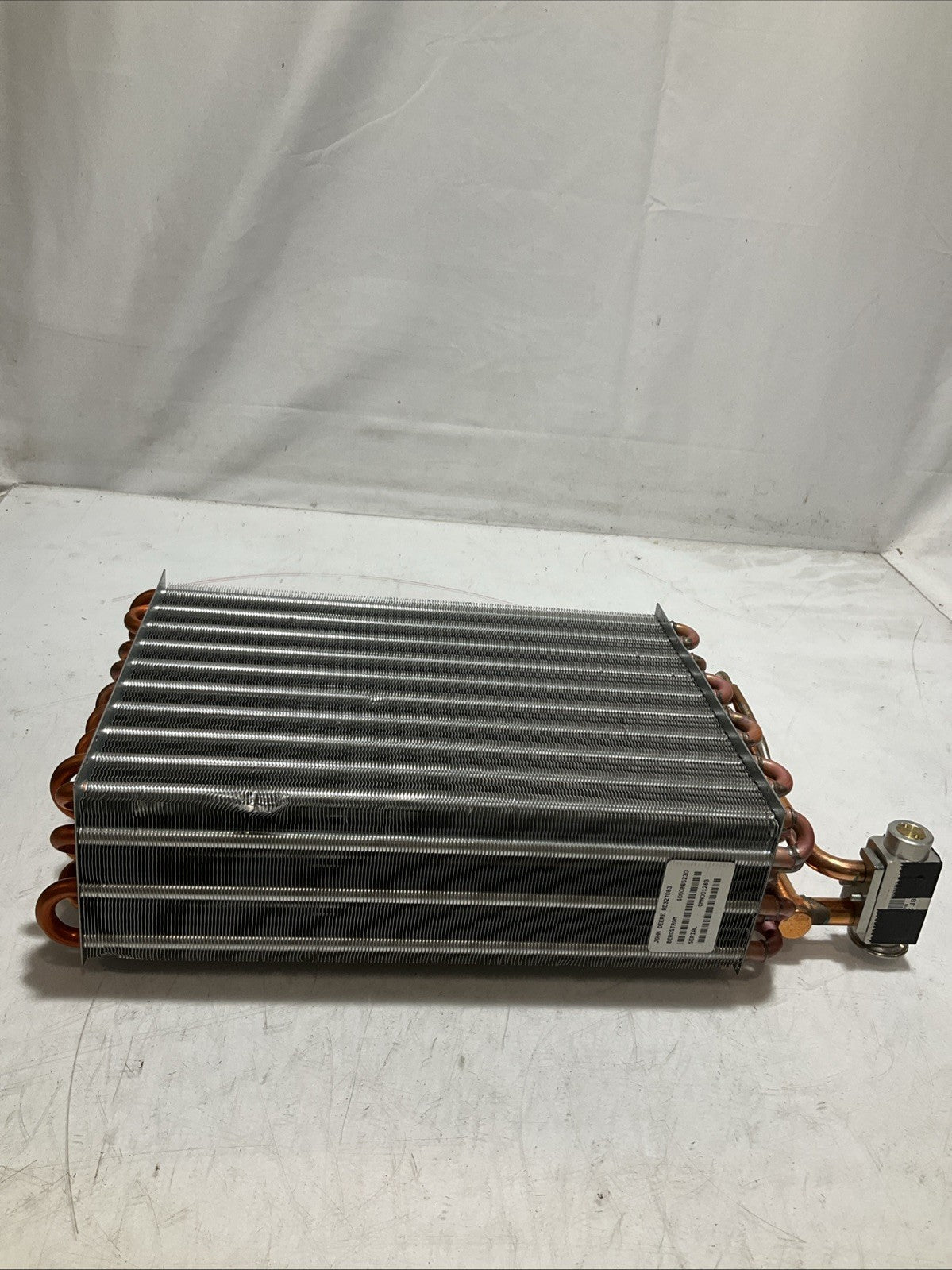 JOHN DEERE   RE327083  A/C  EVAPORATOR CORE Y2M