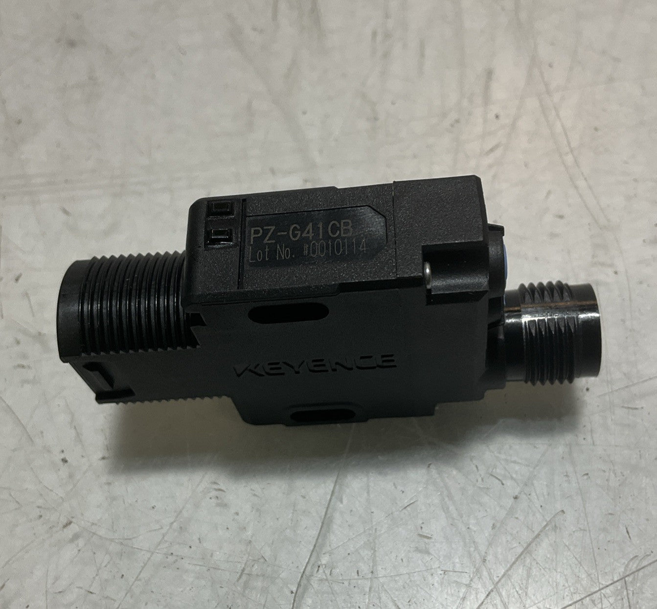 KEYENCE PZ-G41CB PHOTOELECTRIC SENSOR DIFFUSE REFLECTIVE  2ZM