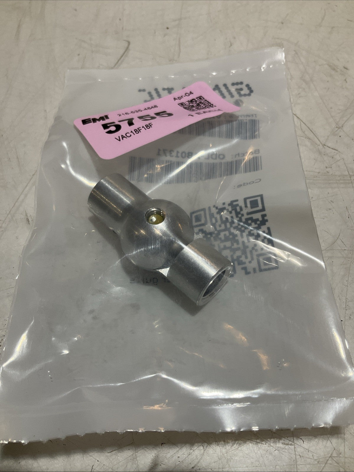 GIMATIC  VAC18F18F  PNEUMATICS  COUPLING VACUUM  ELBOW LOT  OF  8 Z2M