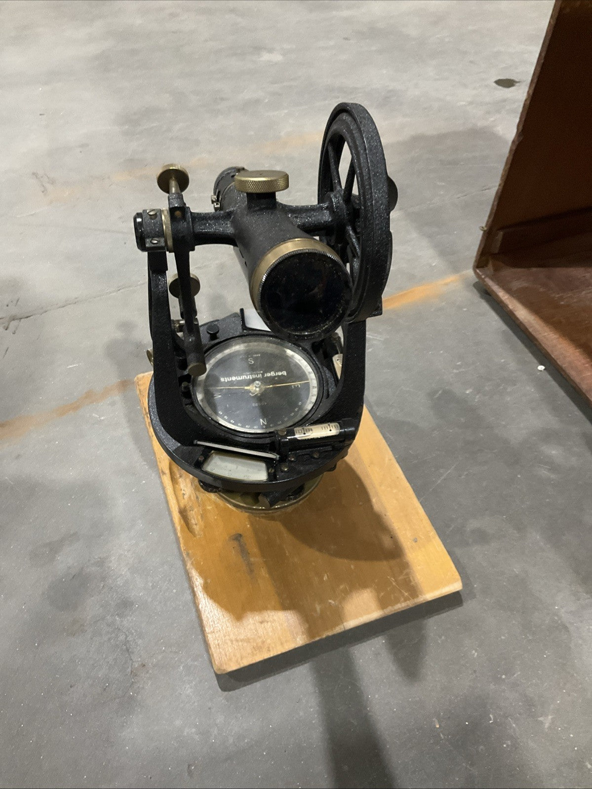 BERGER INSTRUMENTS 65813 SURVEYOR TRANSIT W/ CASE VINTAGE