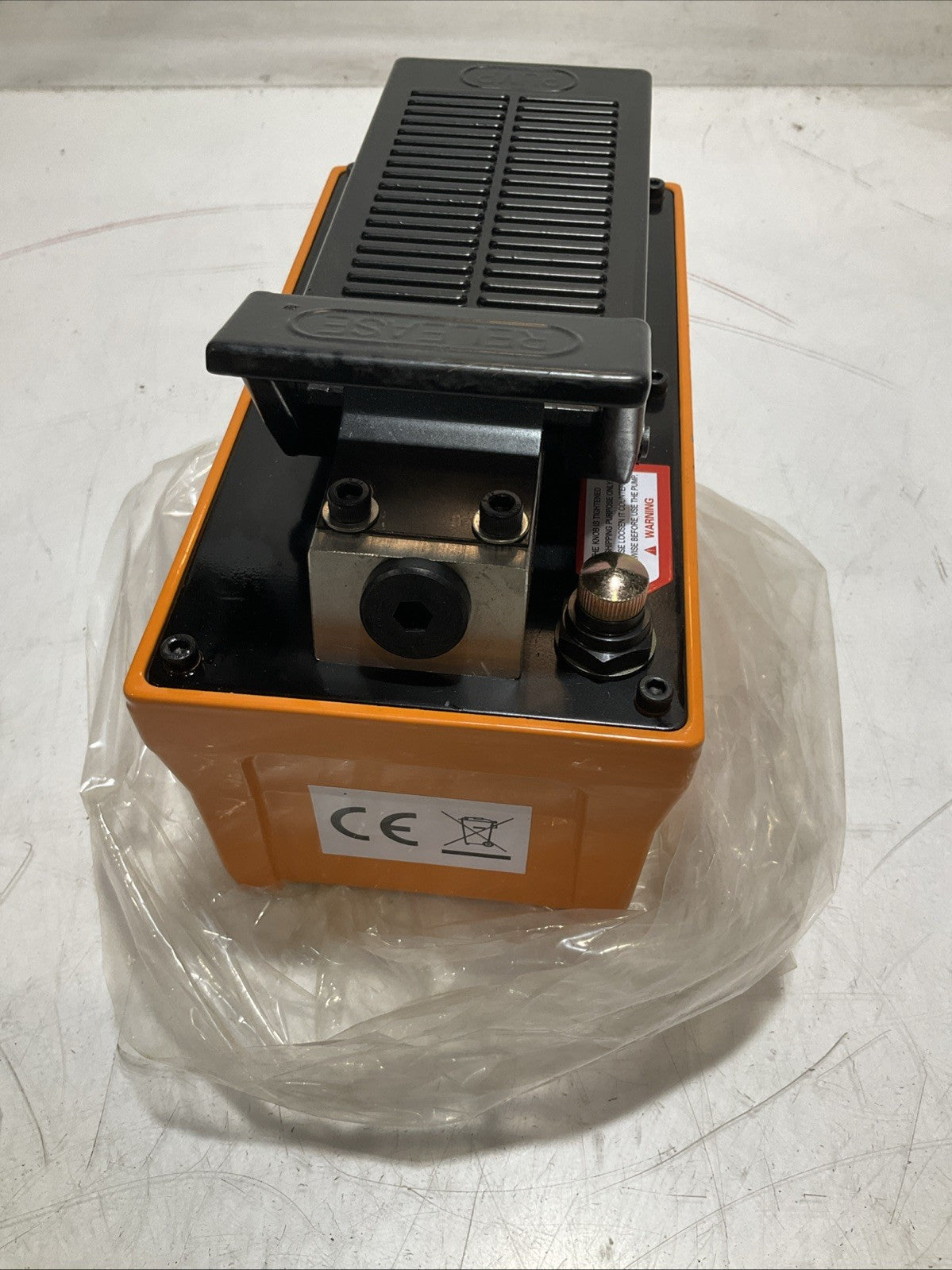 VEVOR  2510A  AIR  POWERED HYDRAULIC  FOOT PUMP 120PIS  Y2M