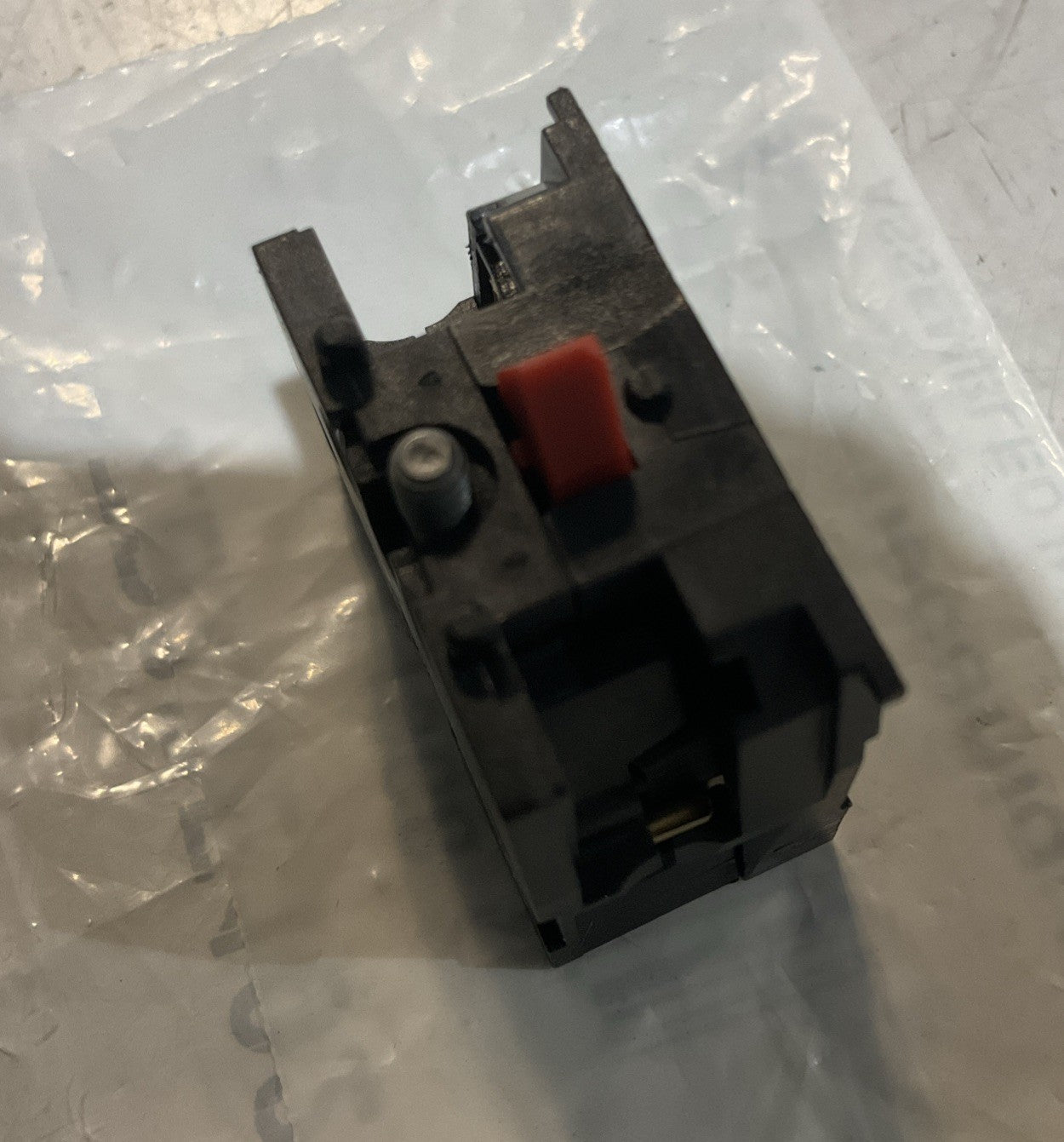SCHNEIDER ELECTRIC ZB2BE102  SINGLE CONTACT BLOCK  22MM LOT OF 2 Z2M