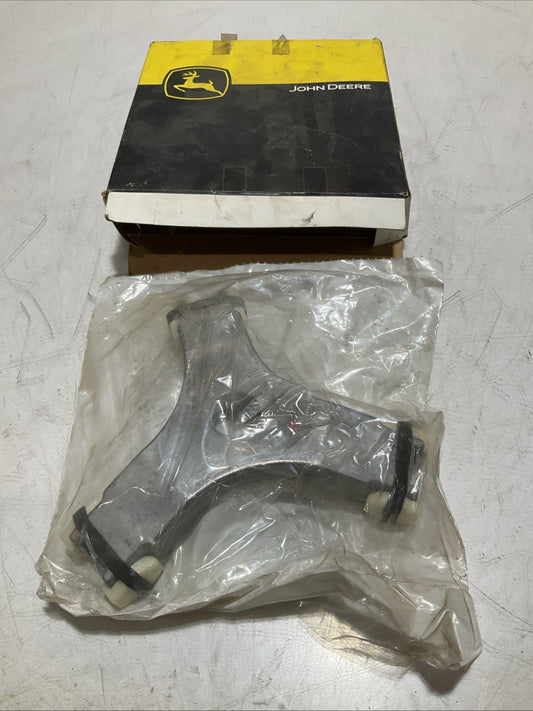 JOHN DEERE  AM133889  DRIVE CLUTCH SPIDER  ARM KIT  Y2M