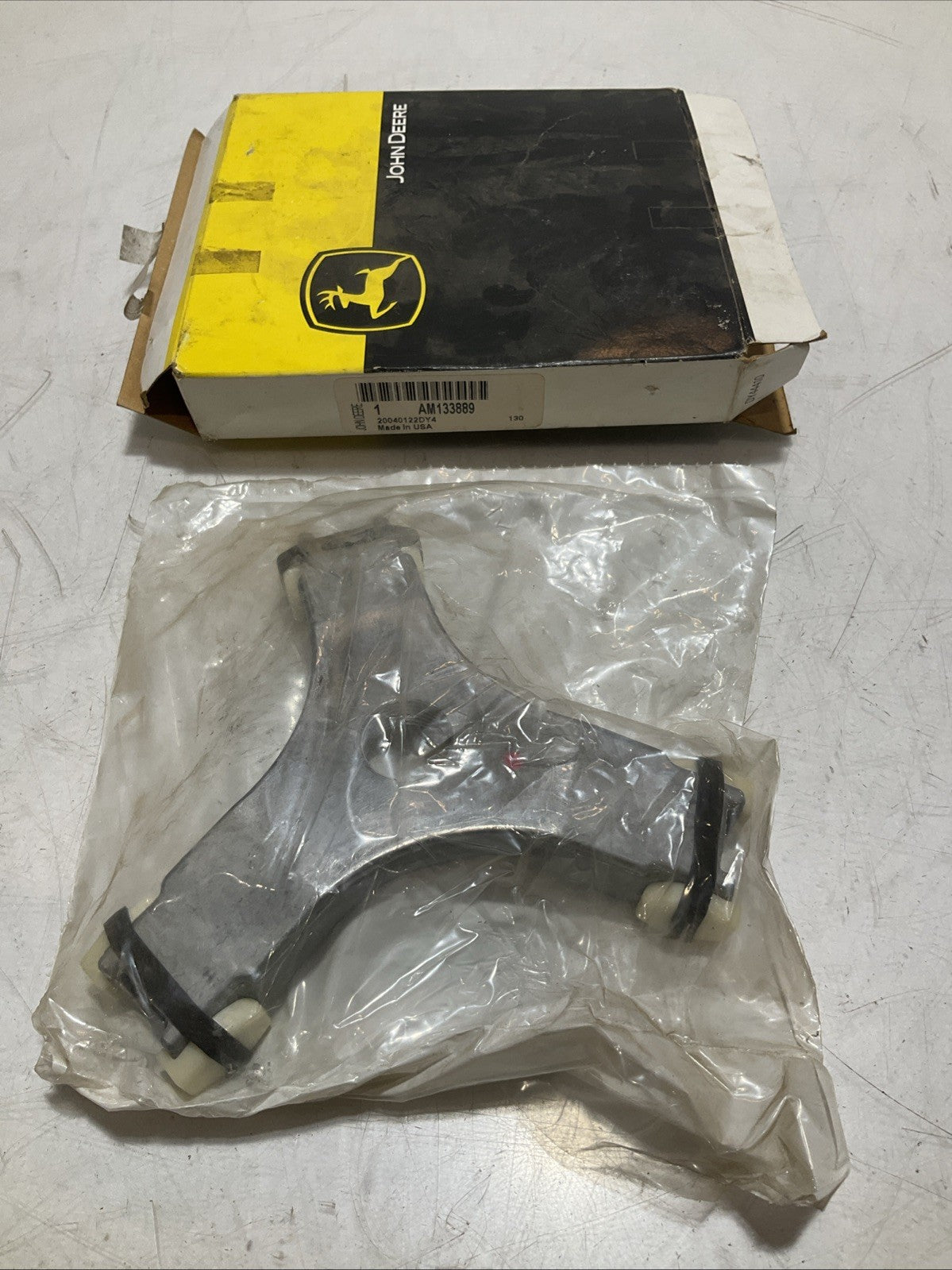 JOHN DEERE  AM133889  DRIVE CLUTCH SPIDER  ARM KIT  Y2M