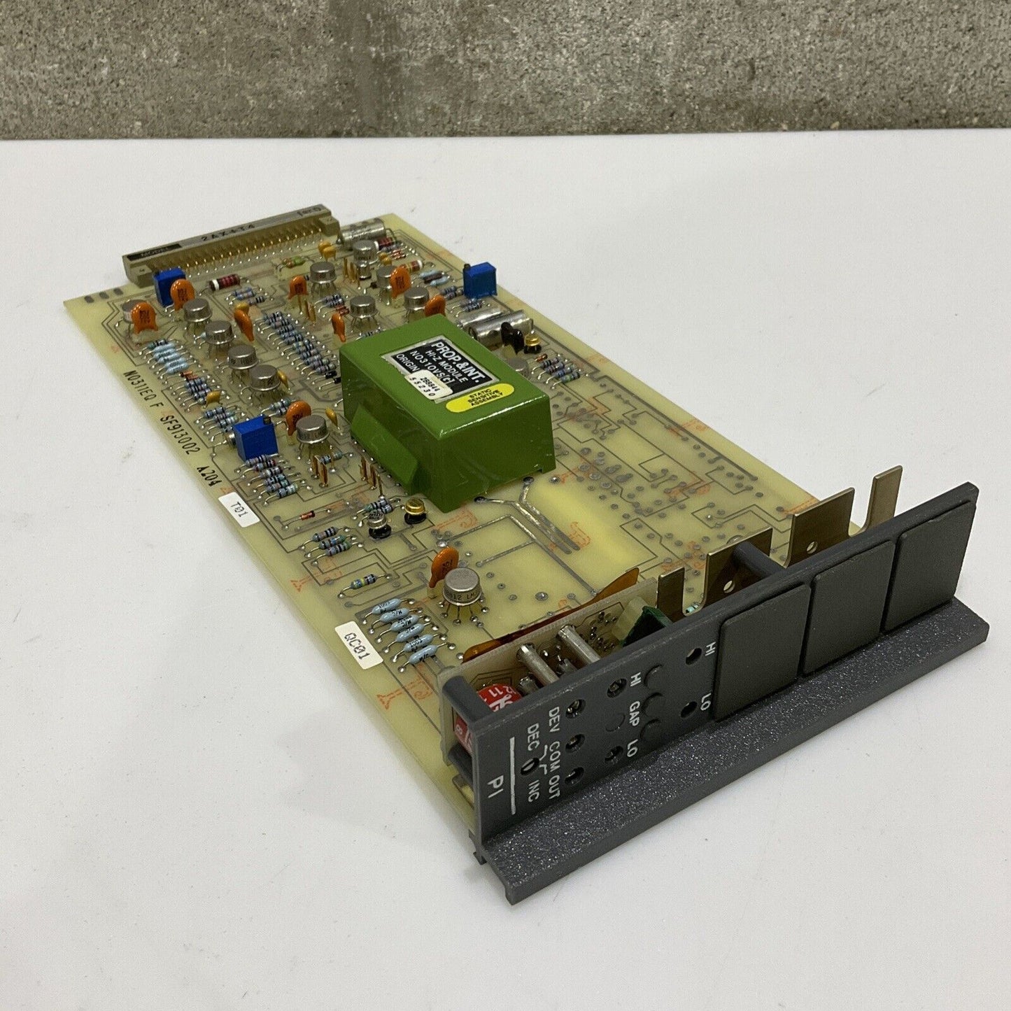 FOXBORO 2AX+T4 CONTROLL PLUG IN 555