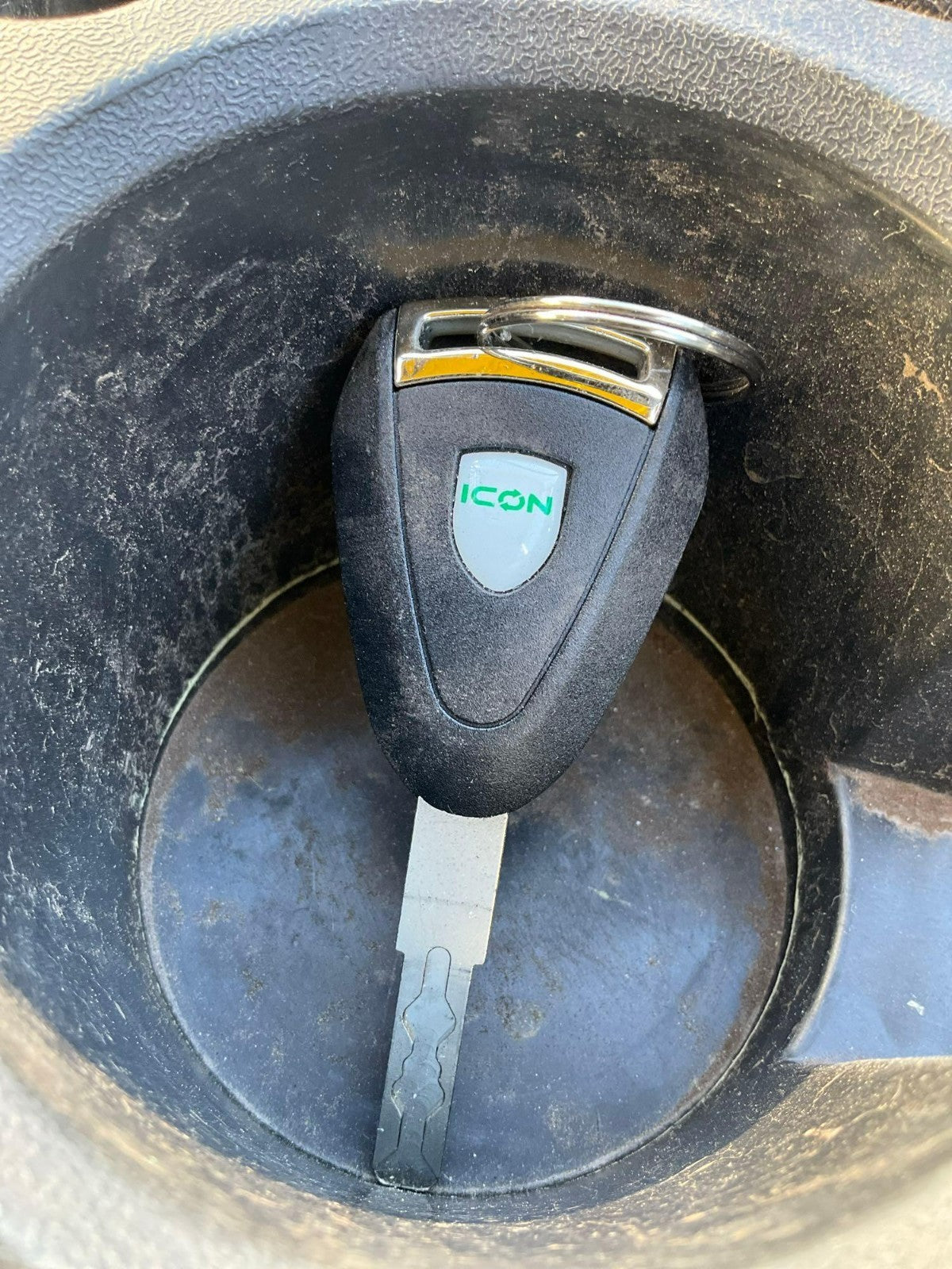 ICON I-40 GOLF LT-A617.2+2G, CART, ELECTRIC, BACK SEAT FOLDS DOWN TO FLAT BED