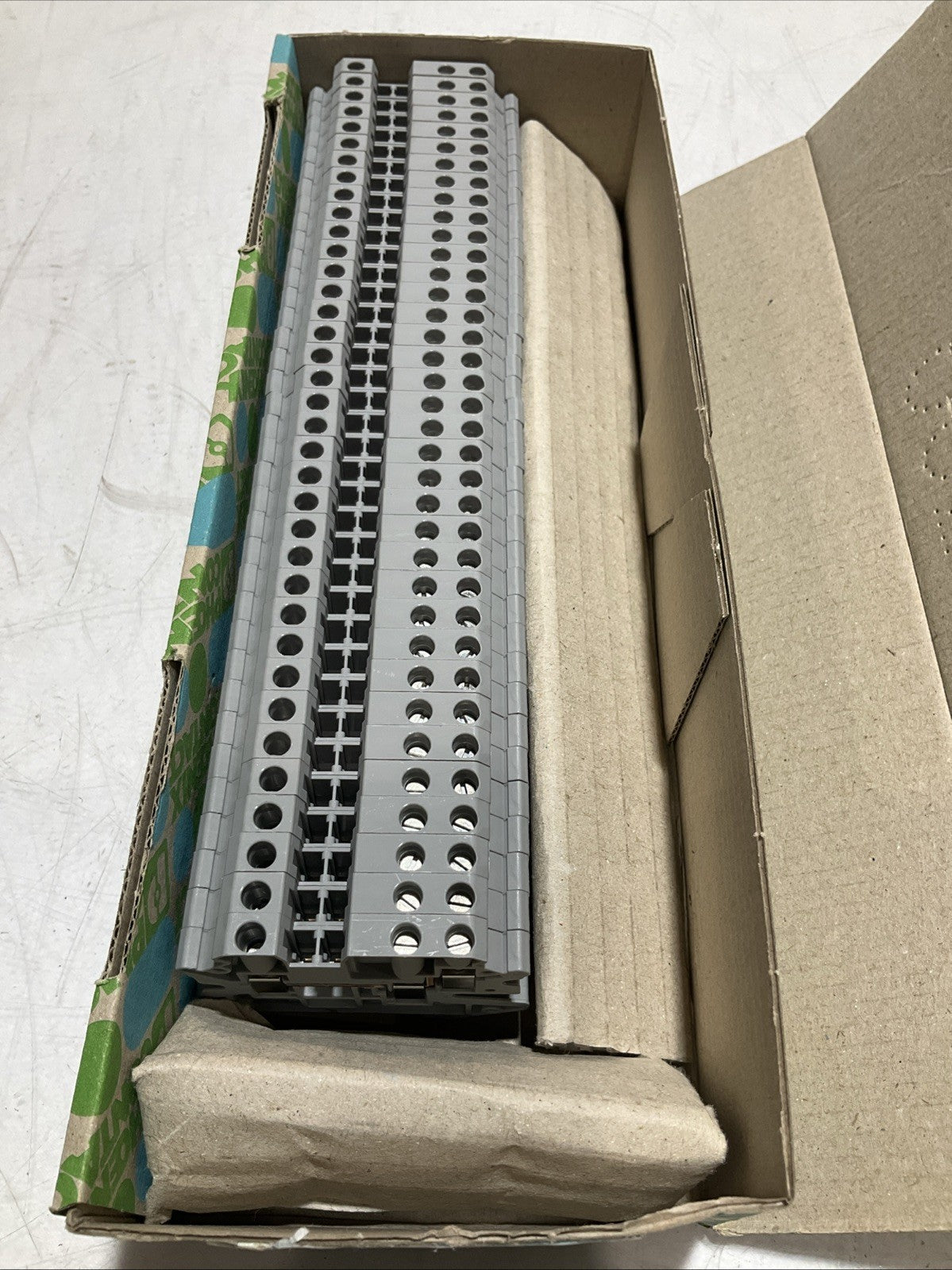 PHOENIX CONTACT  3044364 UT4- TWIN  FEED  TERMINAL BLOCK  LOT 36  Z2M