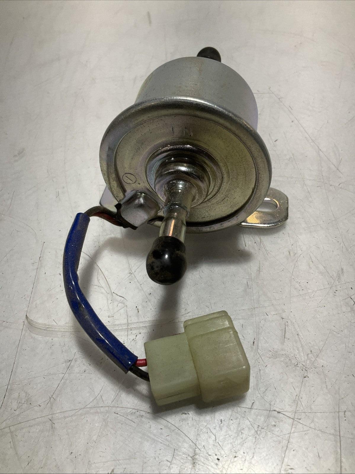 JOHN  DEERE  AM876265  ELECTRIC FUEL PUMP  Z2M